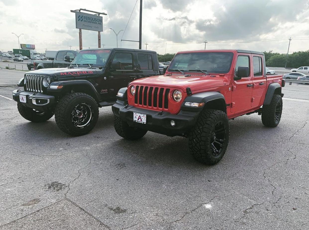 Jeep Gladiator FIRECRACKER RED Gladiator JT Club 9F9EA837-0A9B-4D0A-89DD-FA06EC8F6672