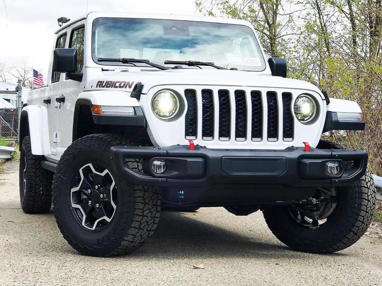 Jeep Gladiator BRIGHT WHITE Gladiator JT Club 6E4BE182-A17B-4F5D-AF6A-C28923C55152