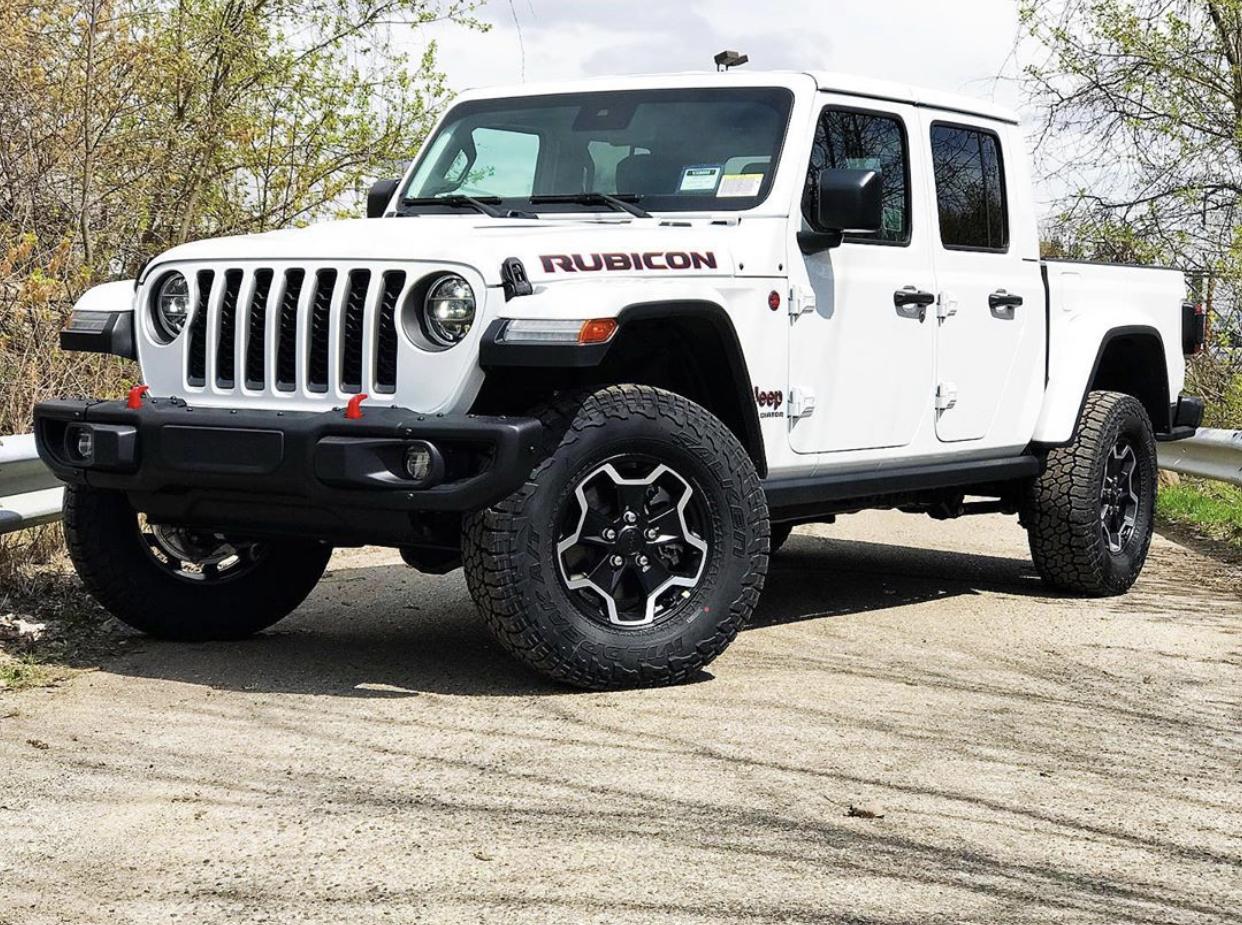 Jeep Gladiator BRIGHT WHITE Gladiator JT Club 0E992AC6-B5C7-4C8E-8DF3-FFB6BDE7E9D8