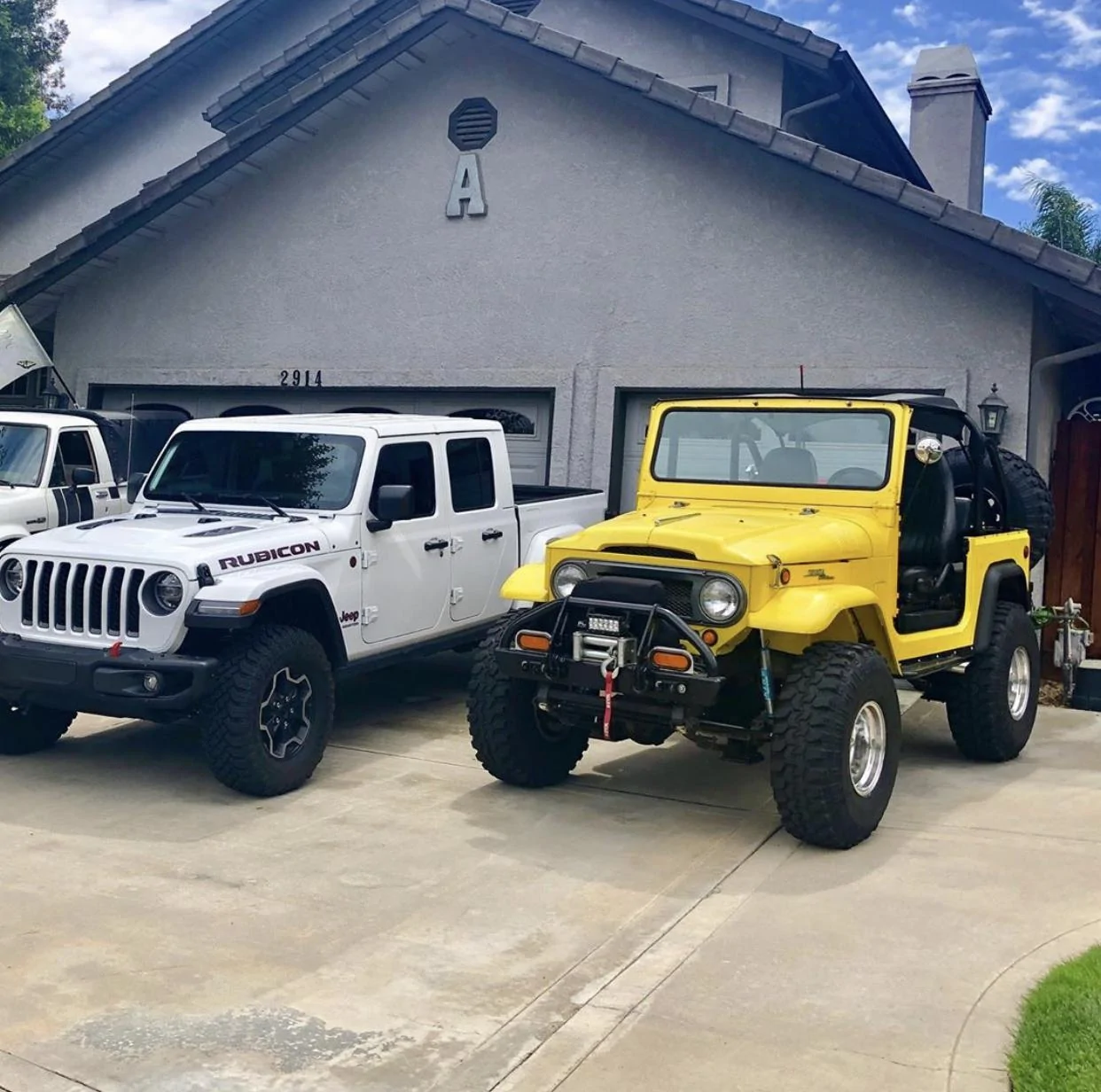 Jeep Gladiator BRIGHT WHITE Gladiator JT Club 40DE4773-95D0-4370-B442-A9FF4DFF151C