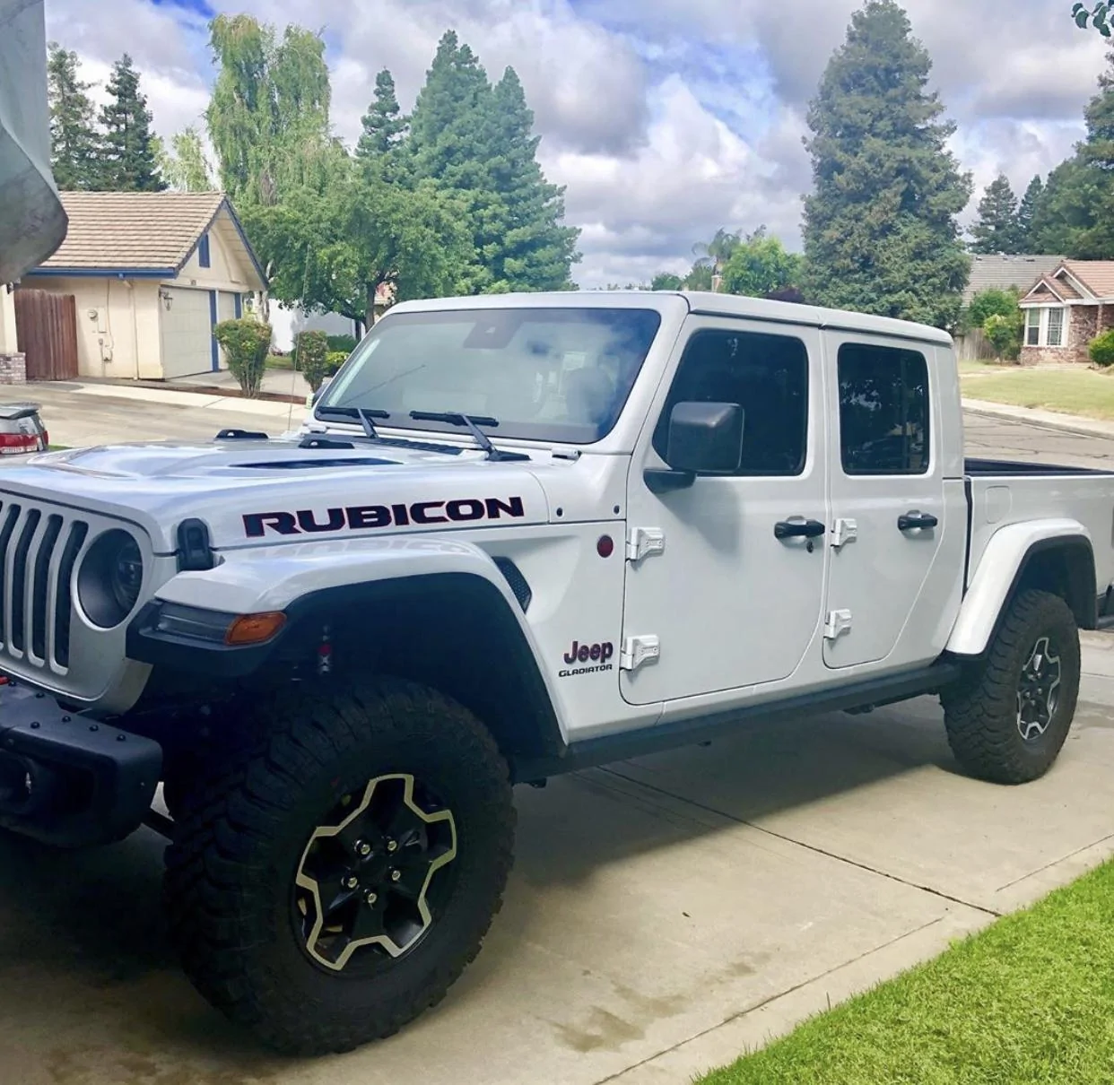 Jeep Gladiator BRIGHT WHITE Gladiator JT Club 6B84A227-7C48-478C-96EB-9BCEA3F06C28