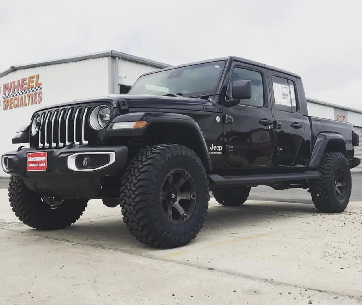 Jeep Gladiator BLACK Gladiator JT Club DC44A9F1-F119-4D56-98F4-6F81FA3903EA