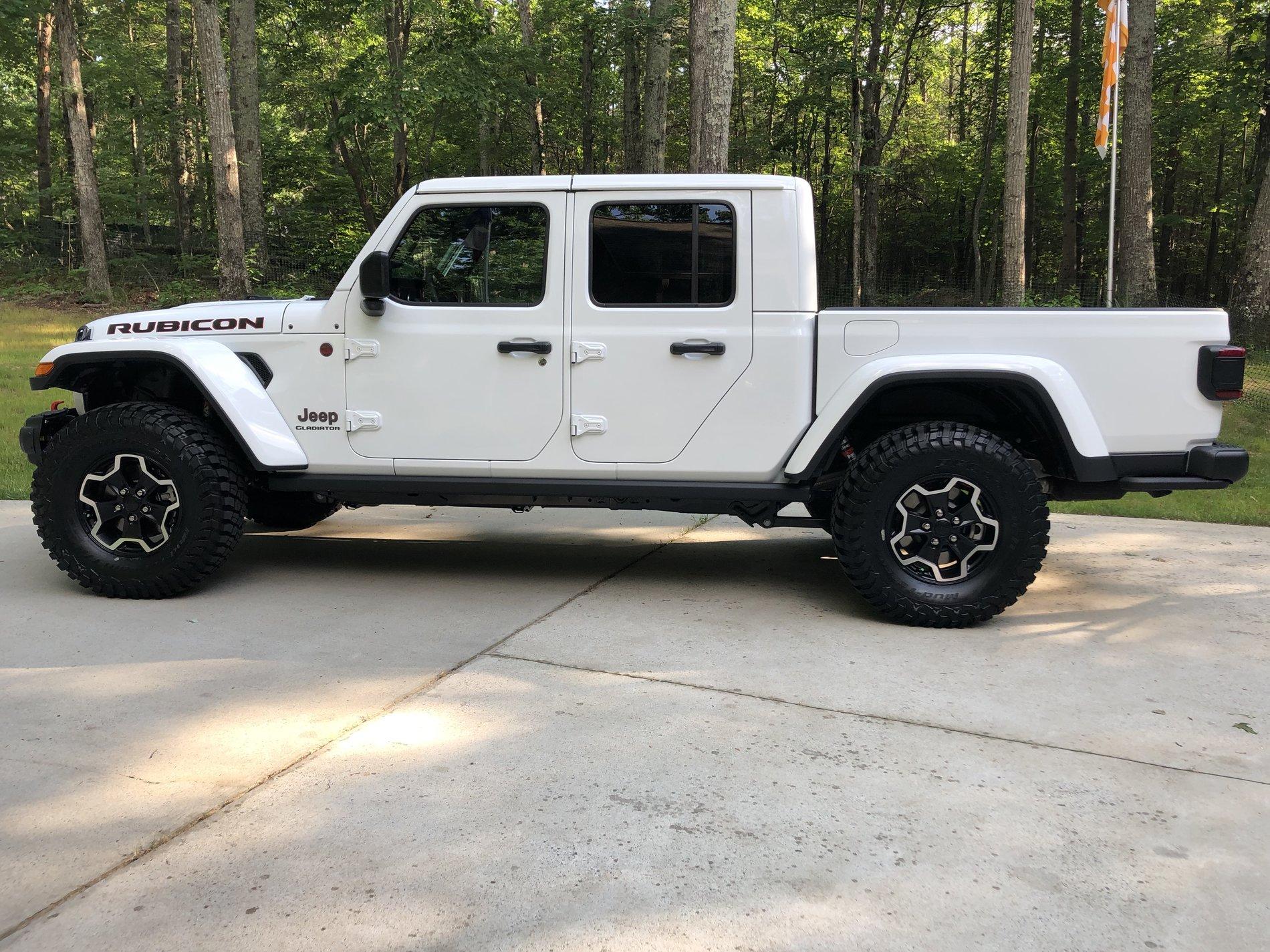 Jeep Gladiator Rubicon with BFG KM3s NO LIFT! mx+EMTPIR%KWTeGle3qKEA