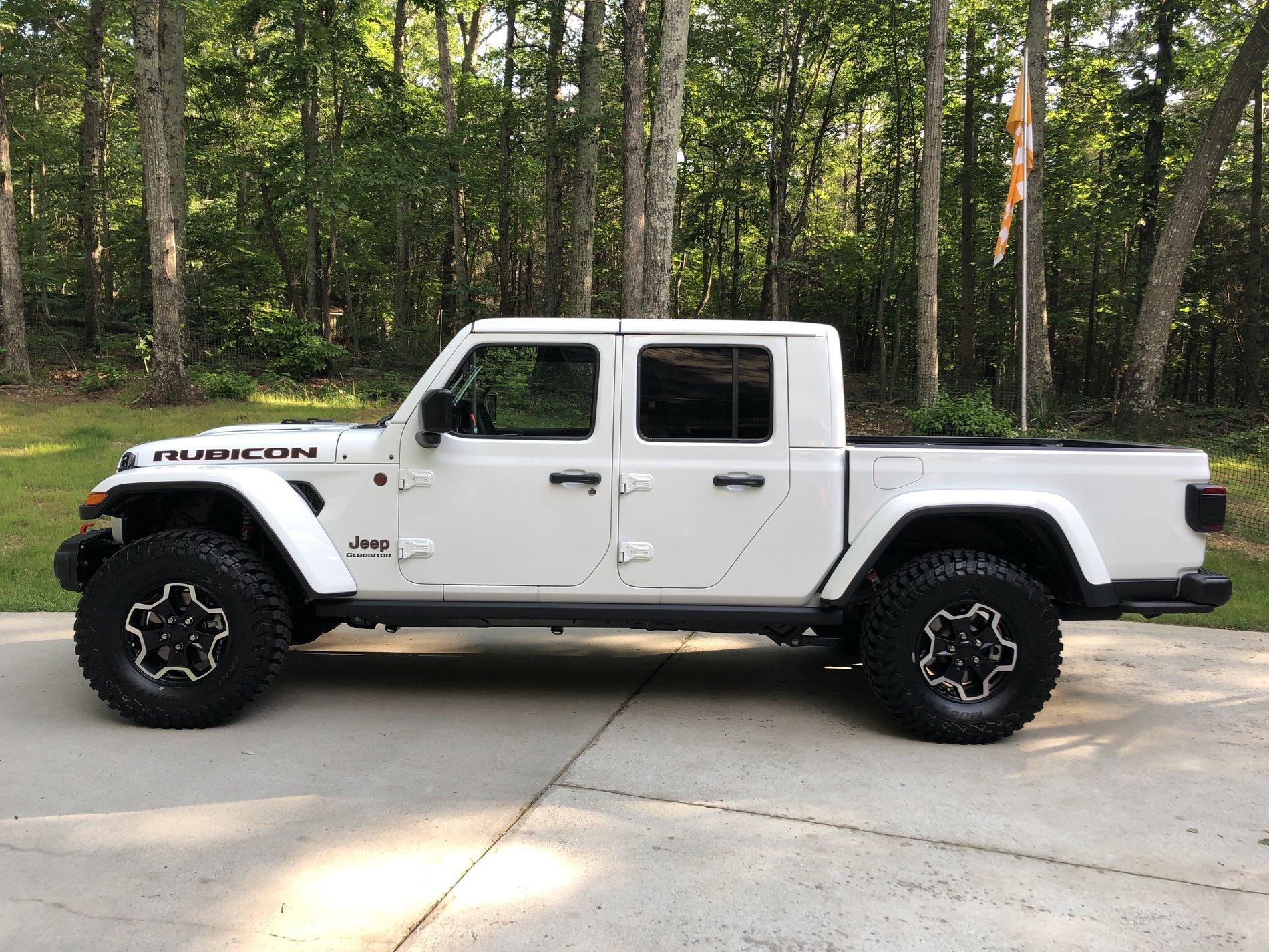 Jeep Gladiator Rubicon with BFG KM3s NO LIFT! TdvZqCtHR1uykXQl2x31UA