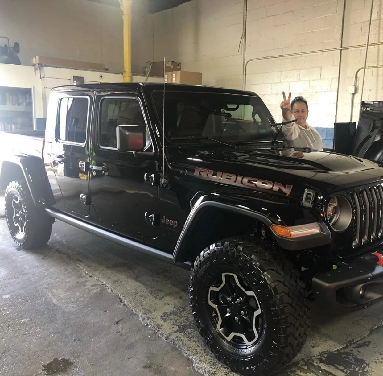 Jeep Gladiator BLACK Gladiator JT Club D6EE8CFE-39CE-4CFC-AF30-40122B004837
