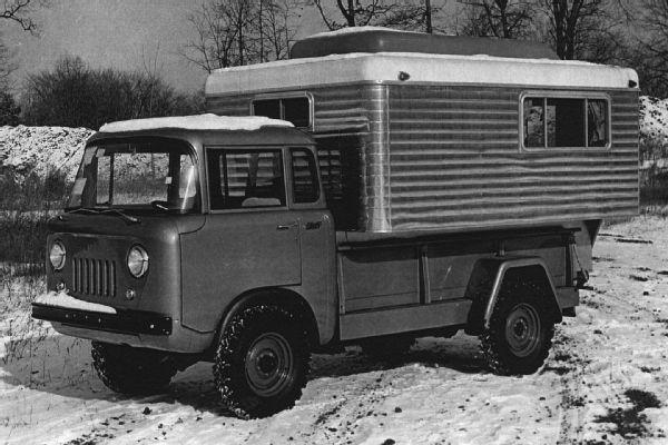 Jeep Gladiator Pulling a Camper 87a306de980f693432d8825bc96a868d
