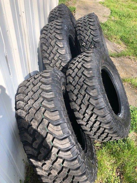 Jeep Gladiator Takeoff Rubicon Falken Wildpeak M/T Tires - Set of 5 - SE Michigan image5