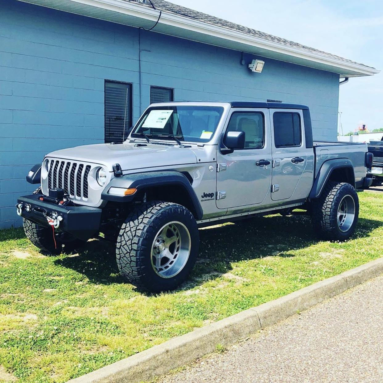 Jeep Gladiator BILLET SILVER Gladiator JT Club 95E3DAA1-1228-4D7D-9283-8C674E7FC39B