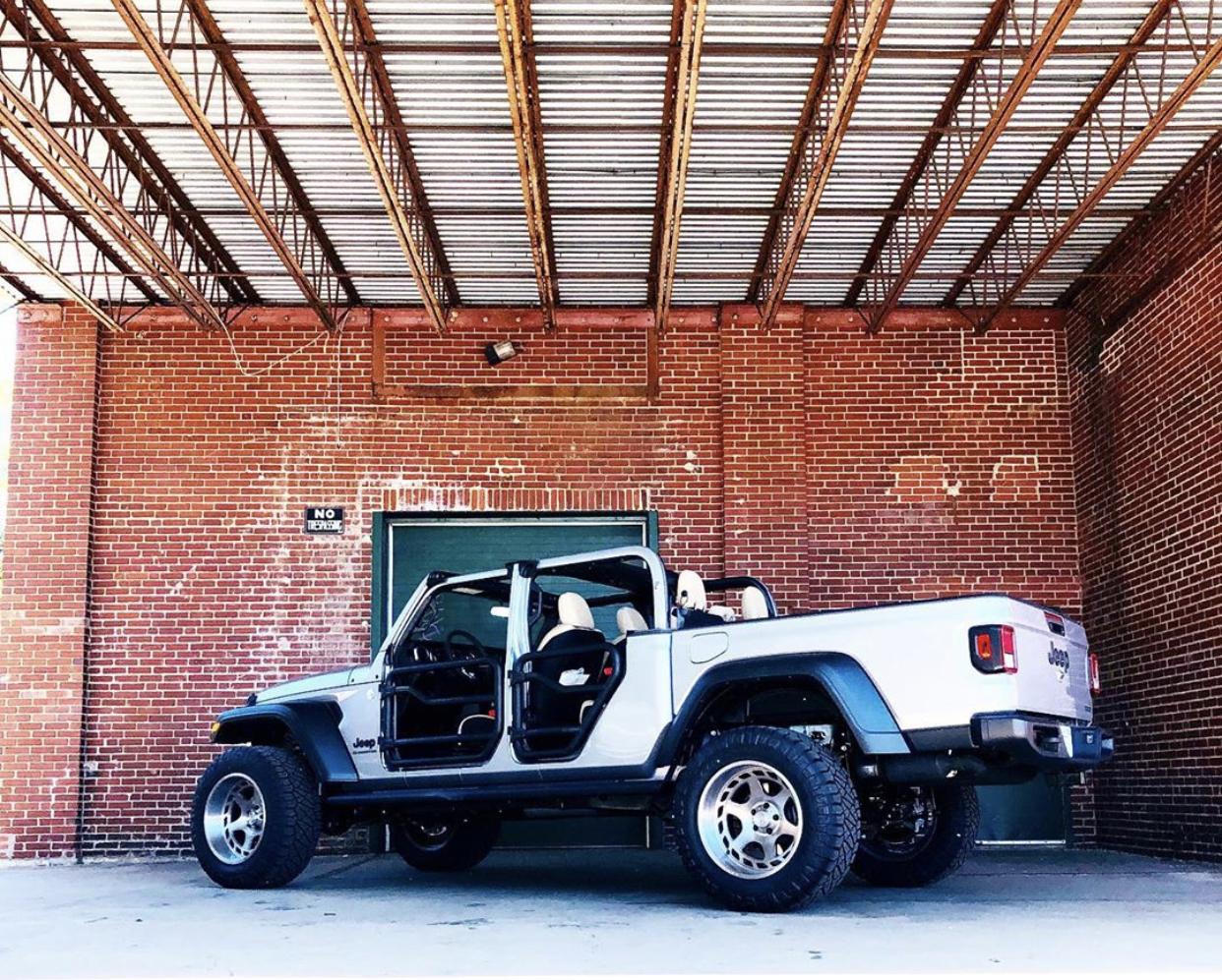 Jeep Gladiator BILLET SILVER Gladiator JT Club 57BFF45D-E6FB-4DFF-AB59-F8DD31D7FE97