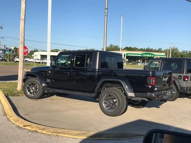 Jeep Gladiator BLACK Gladiator JT Club IMG_2402