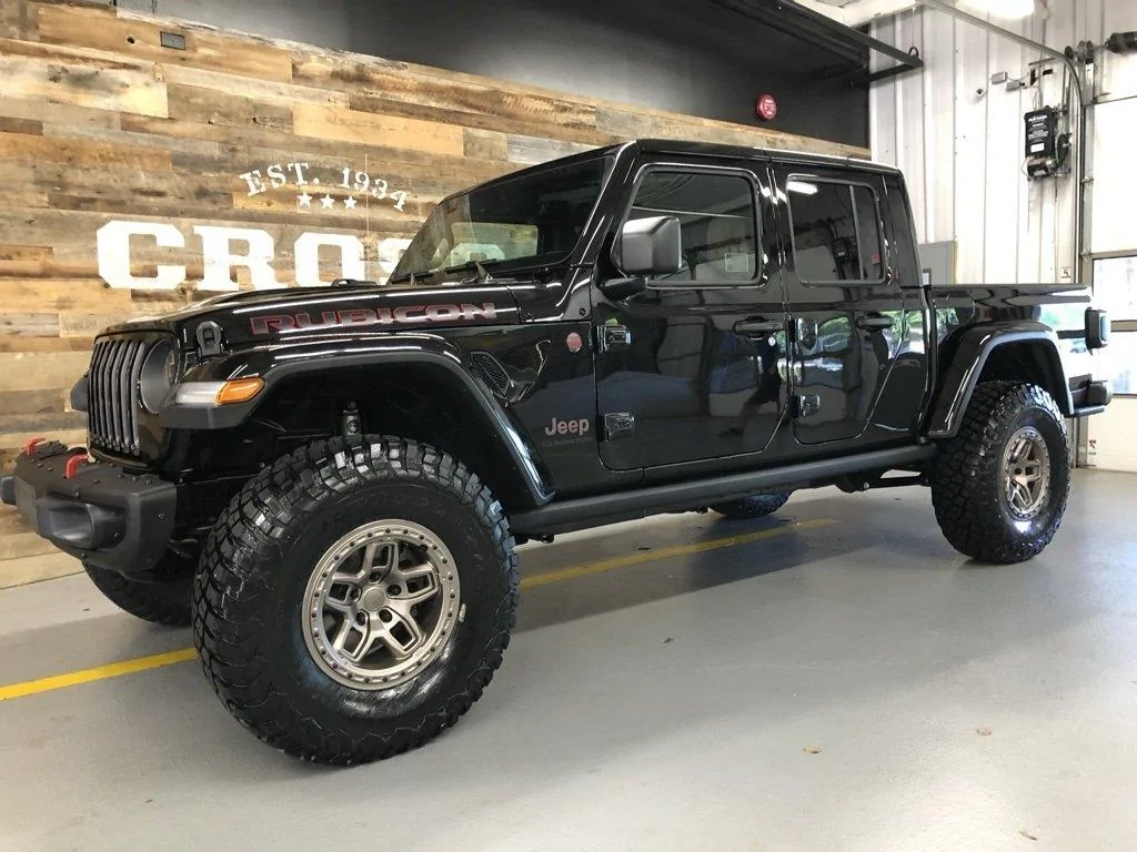 Jeep Gladiator Gladiators on Mopar 2" Lift Kit 6db62ecb224341729beed01fdb019879
