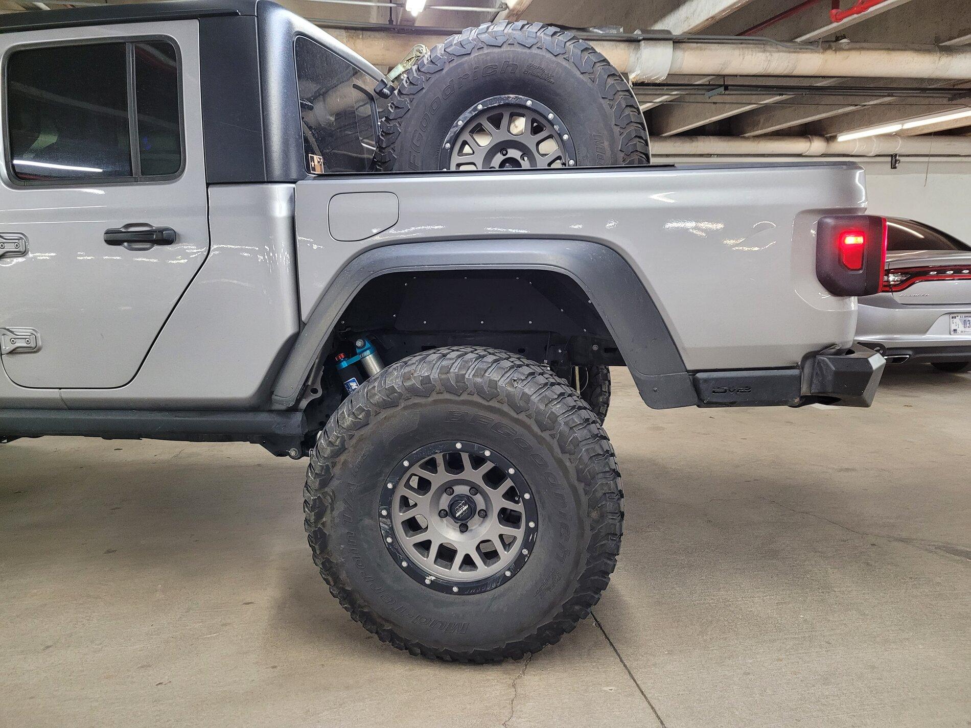 Jeep Gladiator Gladiator bent frame offroading with trailer? Why do you think this happened? 20210423_170111