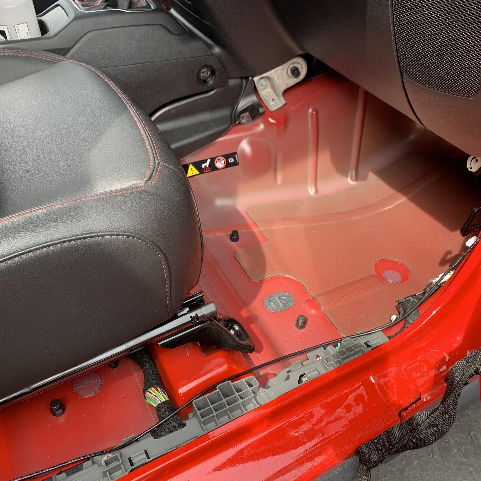 Jeep Gladiator 2020 JTR in Firecracker Red 282541C9-DF42-4134-9A64-DB01E3B70DB6