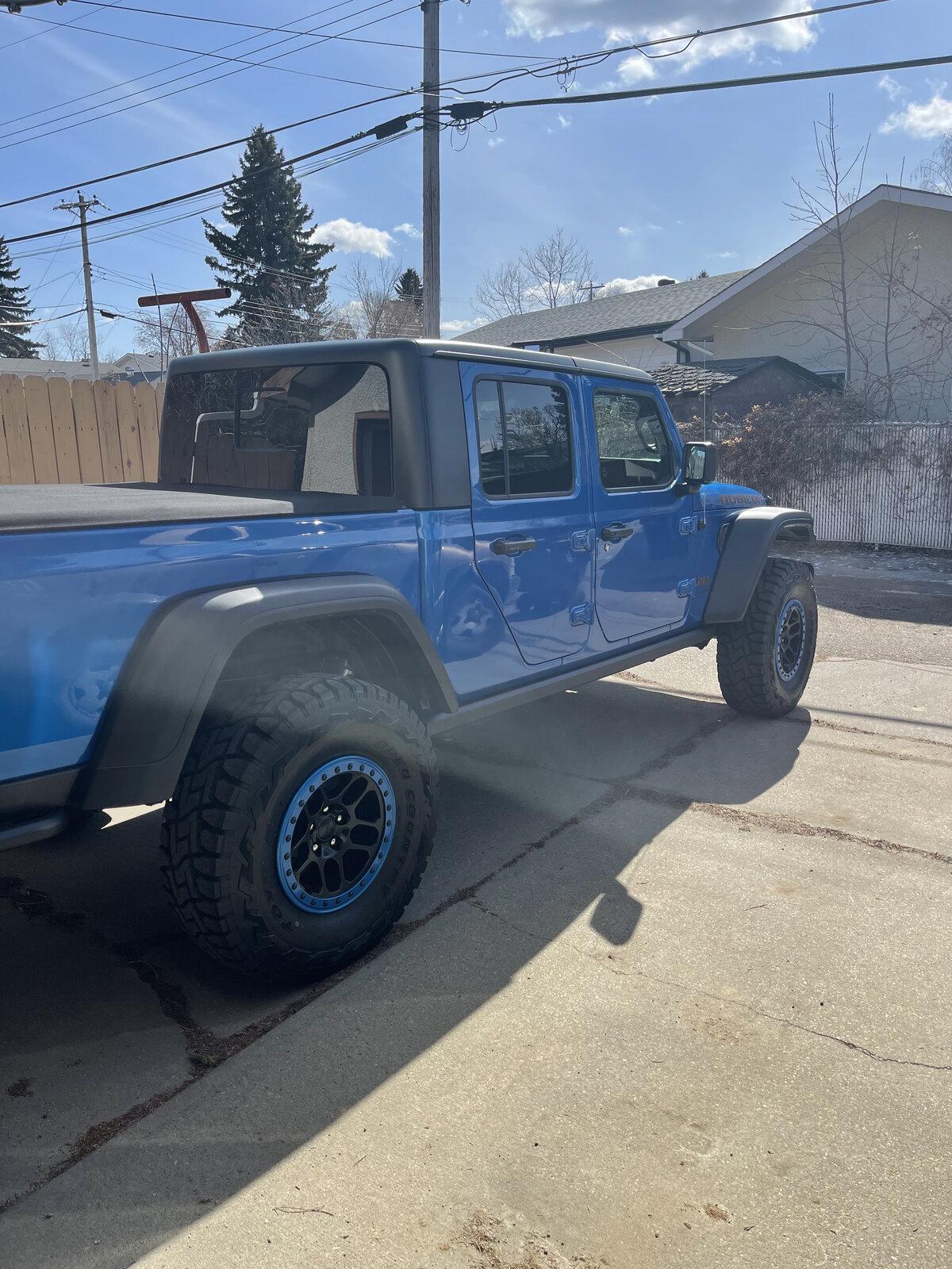 Jeep Gladiator HYDRO BLUE PEARL Gladiator JT Club D5696F33-3A69-4D9E-ADDE-75390C2AB074