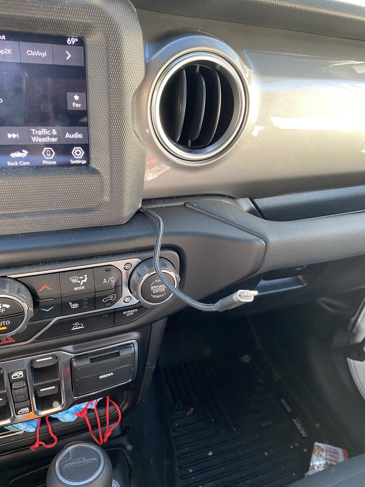 Jeep Gladiator Phone Solutions 49DAB7BD-34D0-4CA3-82B1-84F10C13CB0F
