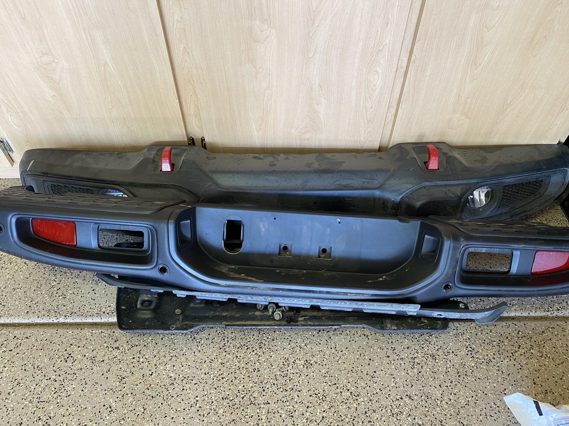 Jeep Gladiator (NLA/Sold) Bumper (F and R)  and rear step parts 3C865390-1D85-4880-9555-0BA2E7C5427D