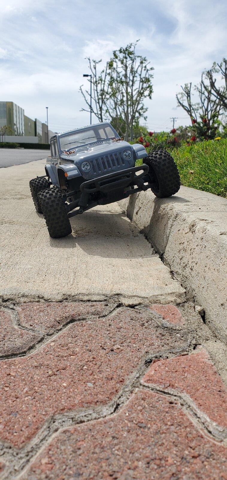 Jeep Gladiator Senton Arrma 3s 4x4 w/ Pro-line Jeep Gladiator Body 20210425_150645