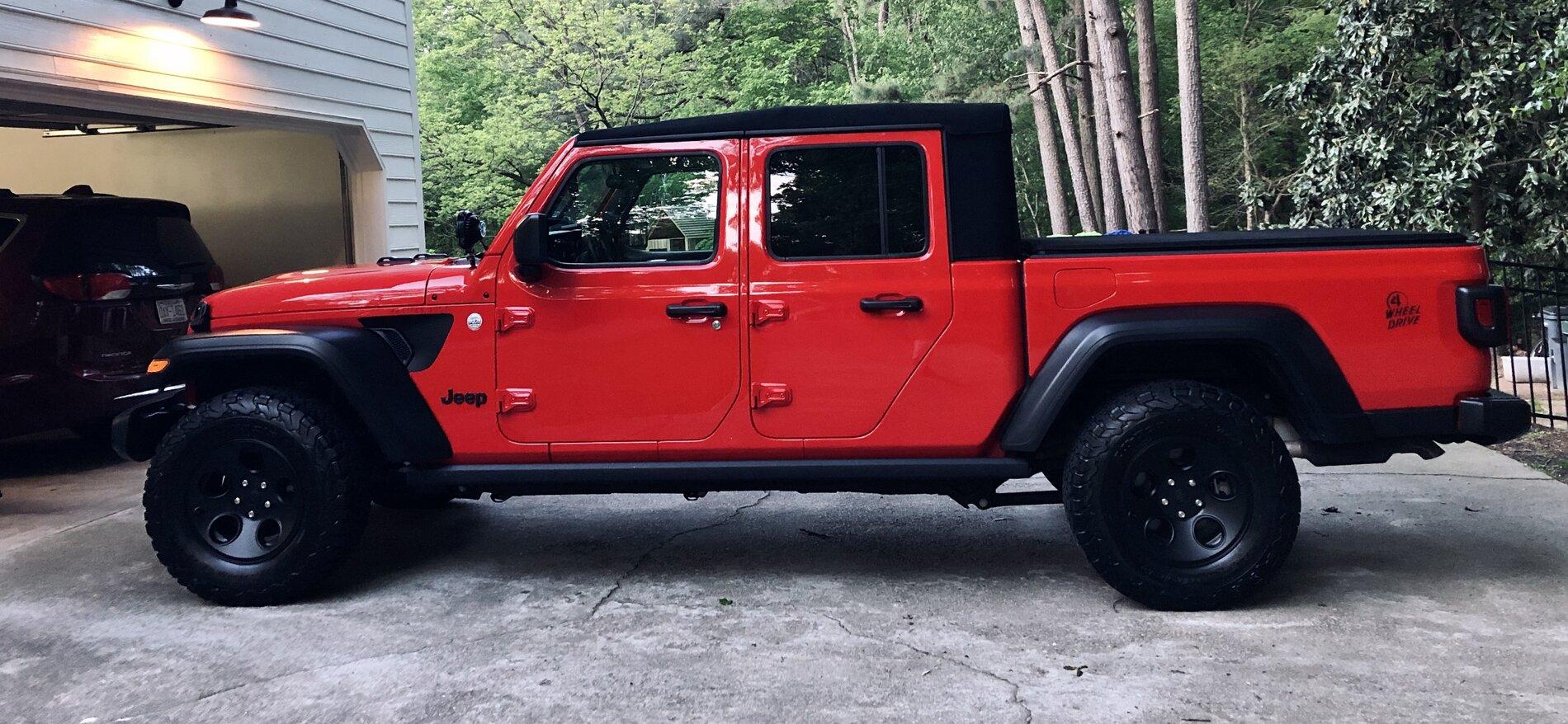 Jeep Gladiator FIRECRACKER RED Gladiator JT Club D9A56611-4620-4AFE-82D2-F72B09D28ACC