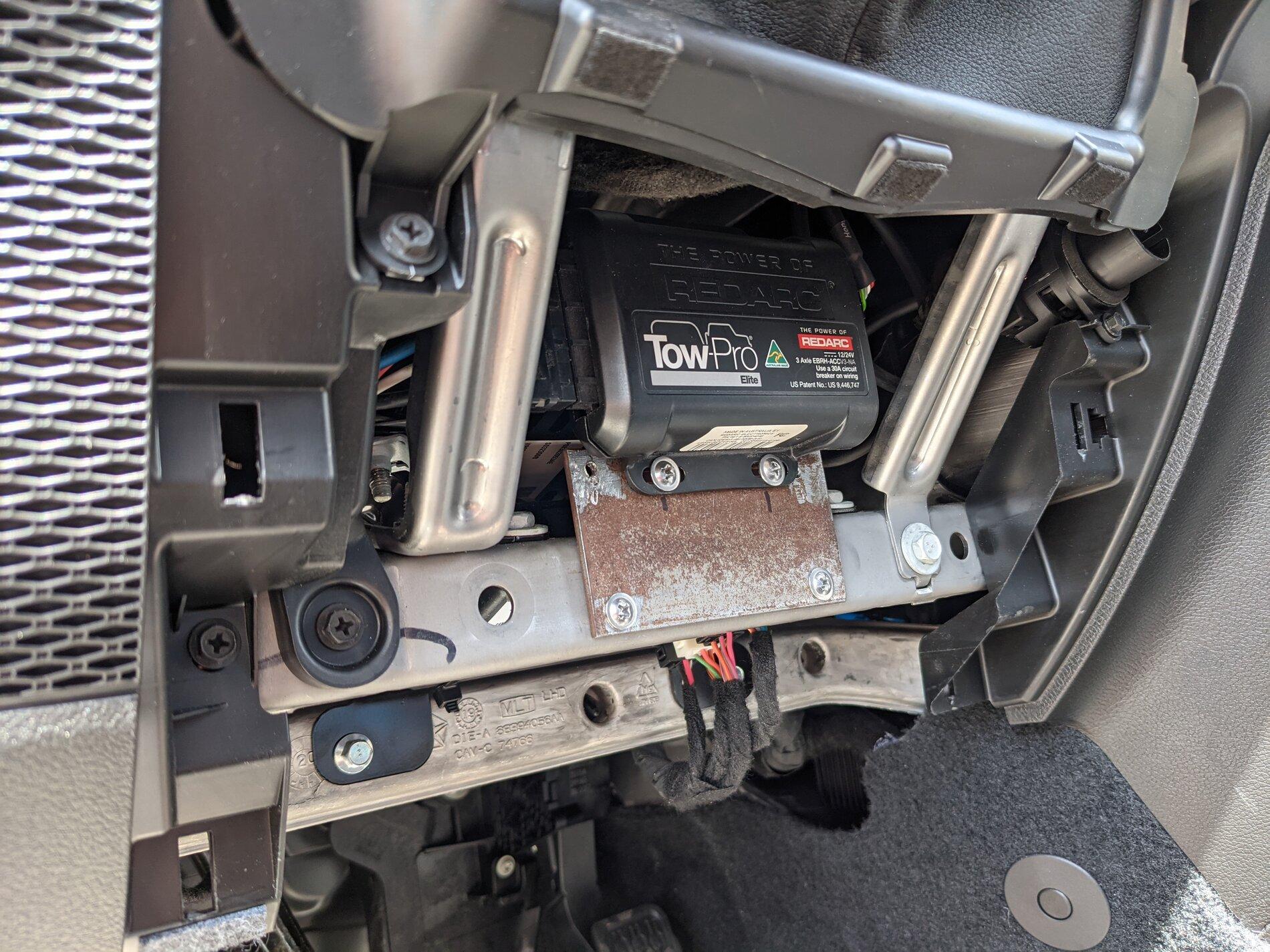 Jeep Gladiator "Perfect" Redarc Brake Controller knob install, almost. PXL_20210424_193830877.MP