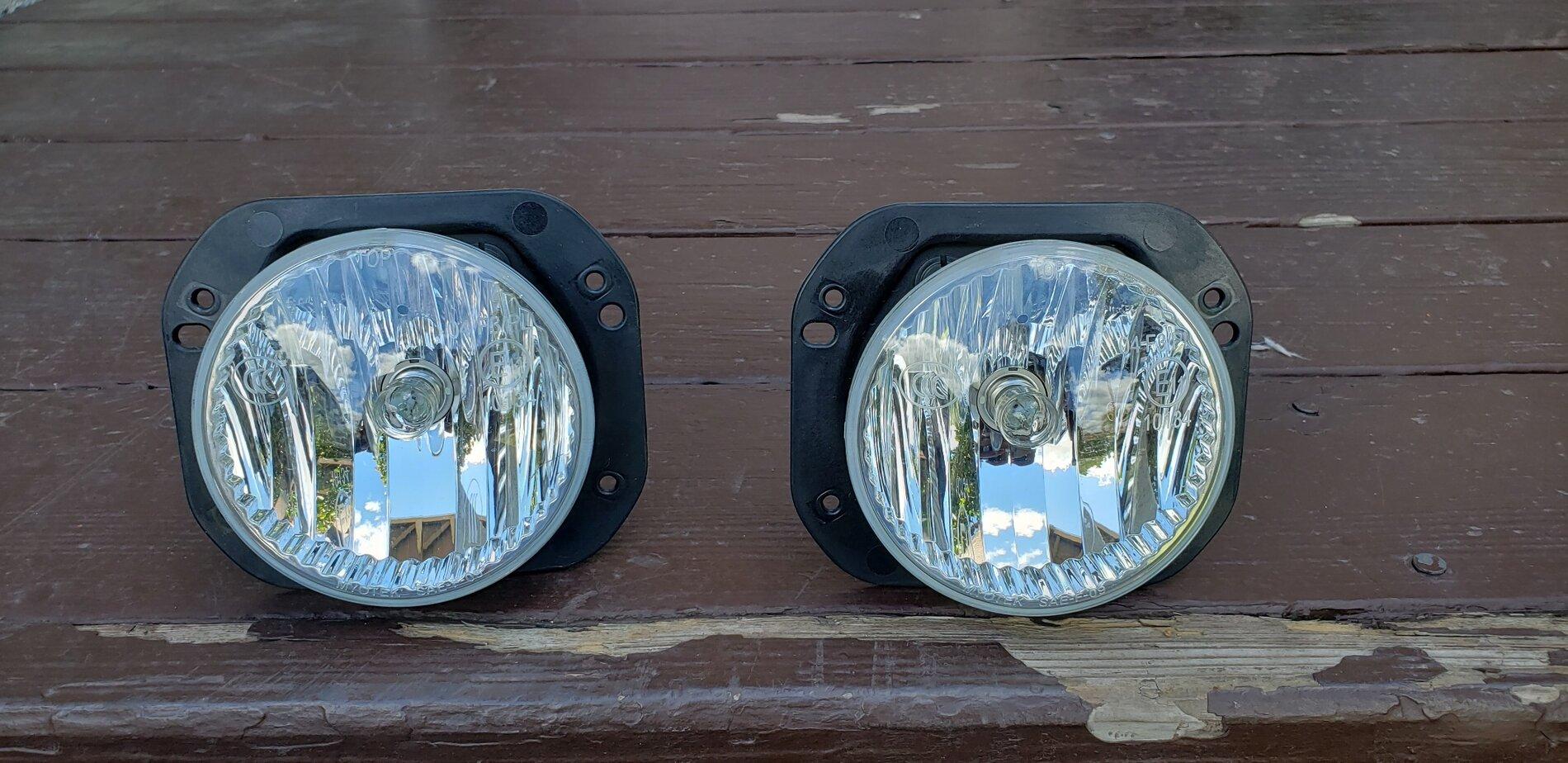 Jeep Gladiator For Sale: OEM parts off stock front bumper of Overland fog lights front