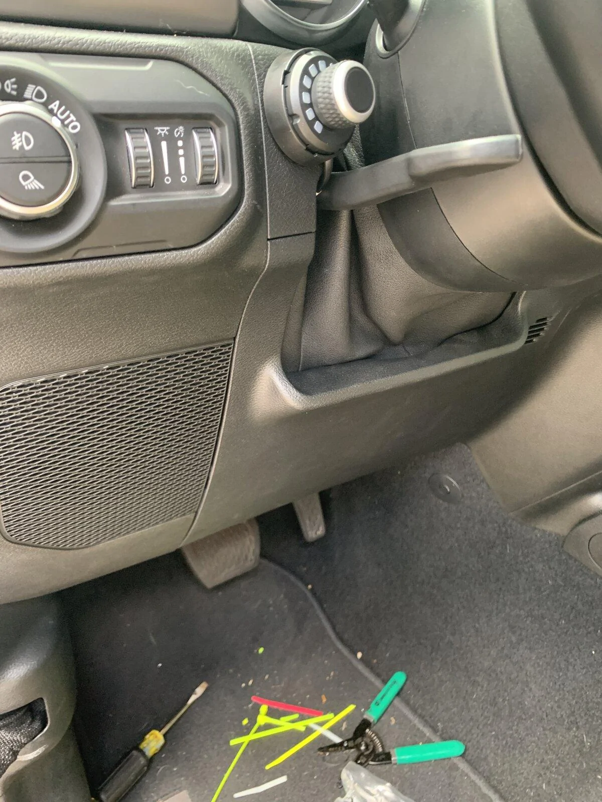 Jeep Gladiator "Perfect" Redarc Brake Controller knob install, almost. B3EFD0CF-321C-4E30-9011-0B2769887223