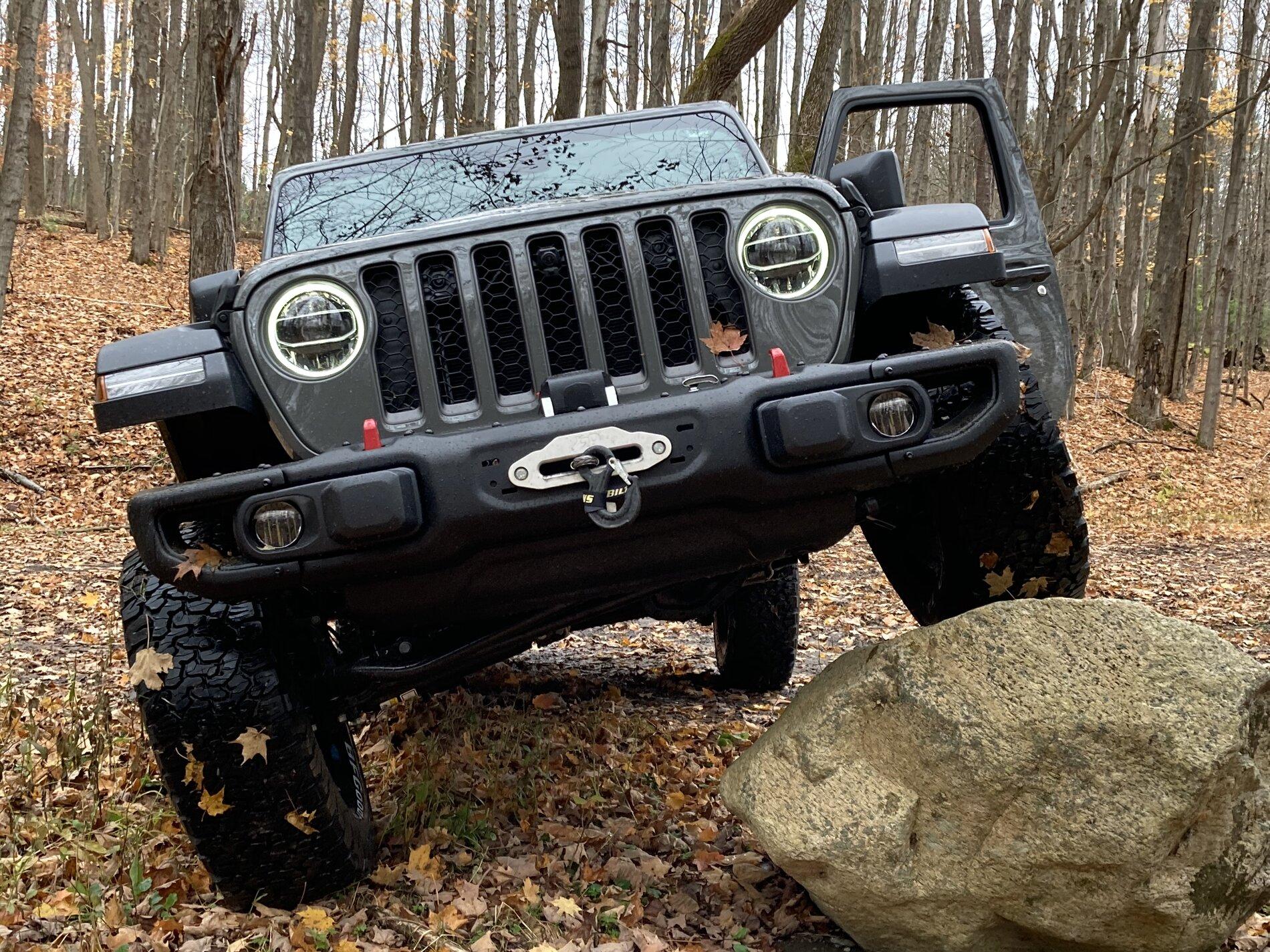 Jeep Gladiator Anyone running 35s on stock wheels without issues? IMG_3220