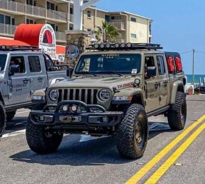 Jeep Gladiator Maximus-3 JT Hoops and Stinger yee