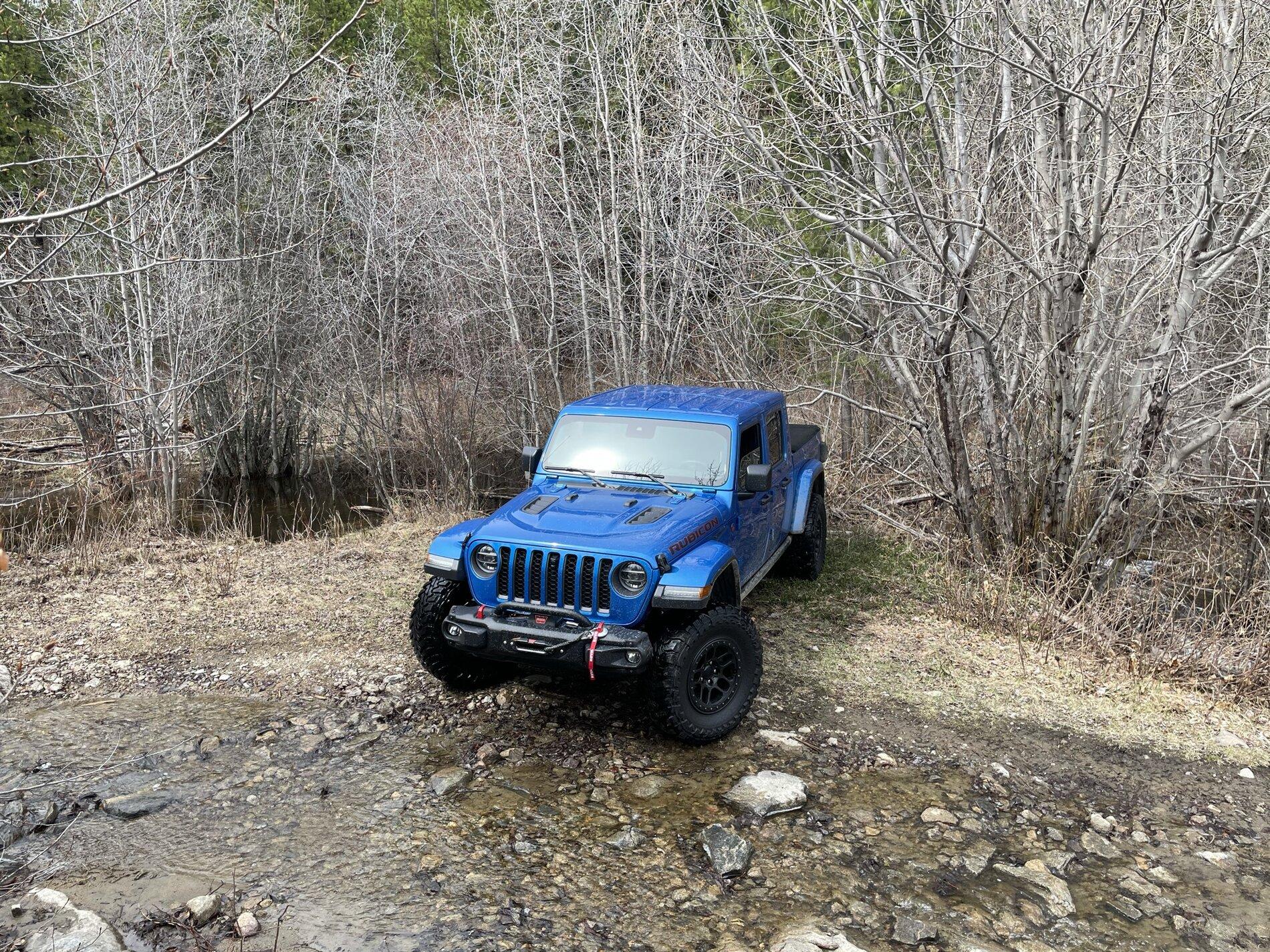 Jeep Gladiator HYDRO BLUE PEARL Gladiator JT Club 894DEFE0-2F57-4519-822F-5AC411D8E0C9