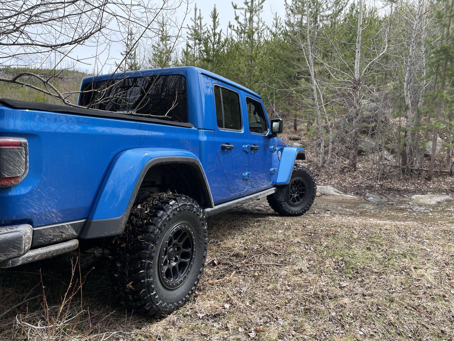 Jeep Gladiator HYDRO BLUE PEARL Gladiator JT Club 350E55C1-E60A-4247-B604-8CA832F55D01