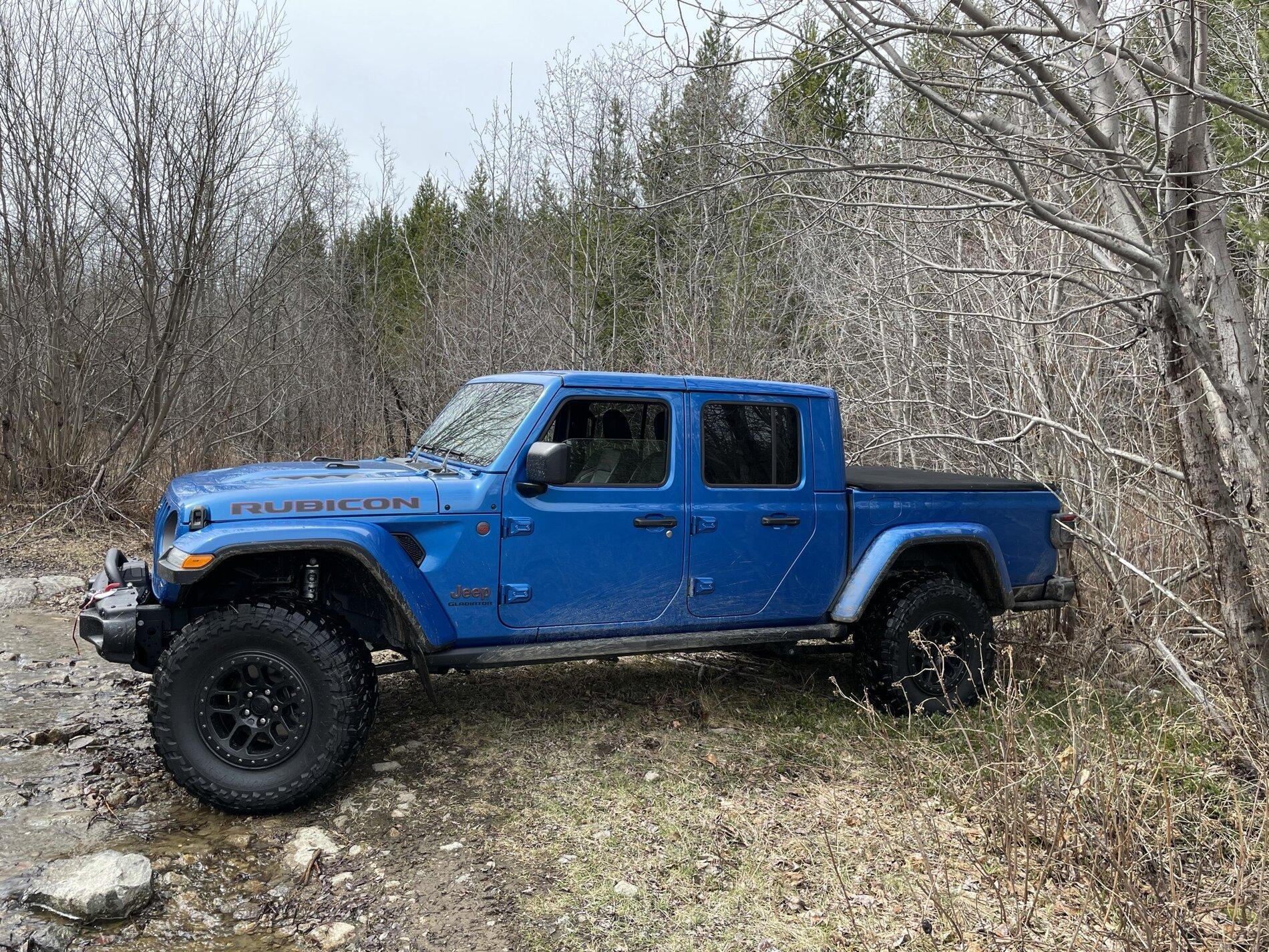 Jeep Gladiator HYDRO BLUE PEARL Gladiator JT Club 35759538-F4EC-47EB-A1C3-53A0A4B0F8DE