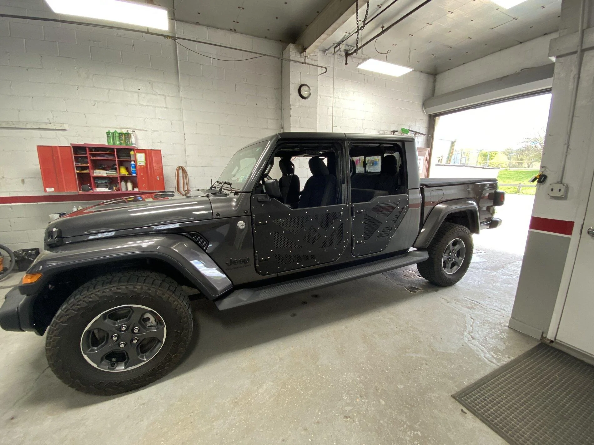Jeep Gladiator GRANITE CRYSTAL JT Gladiator Club 666A2CAD-F0FC-4981-959E-F11E901701BD