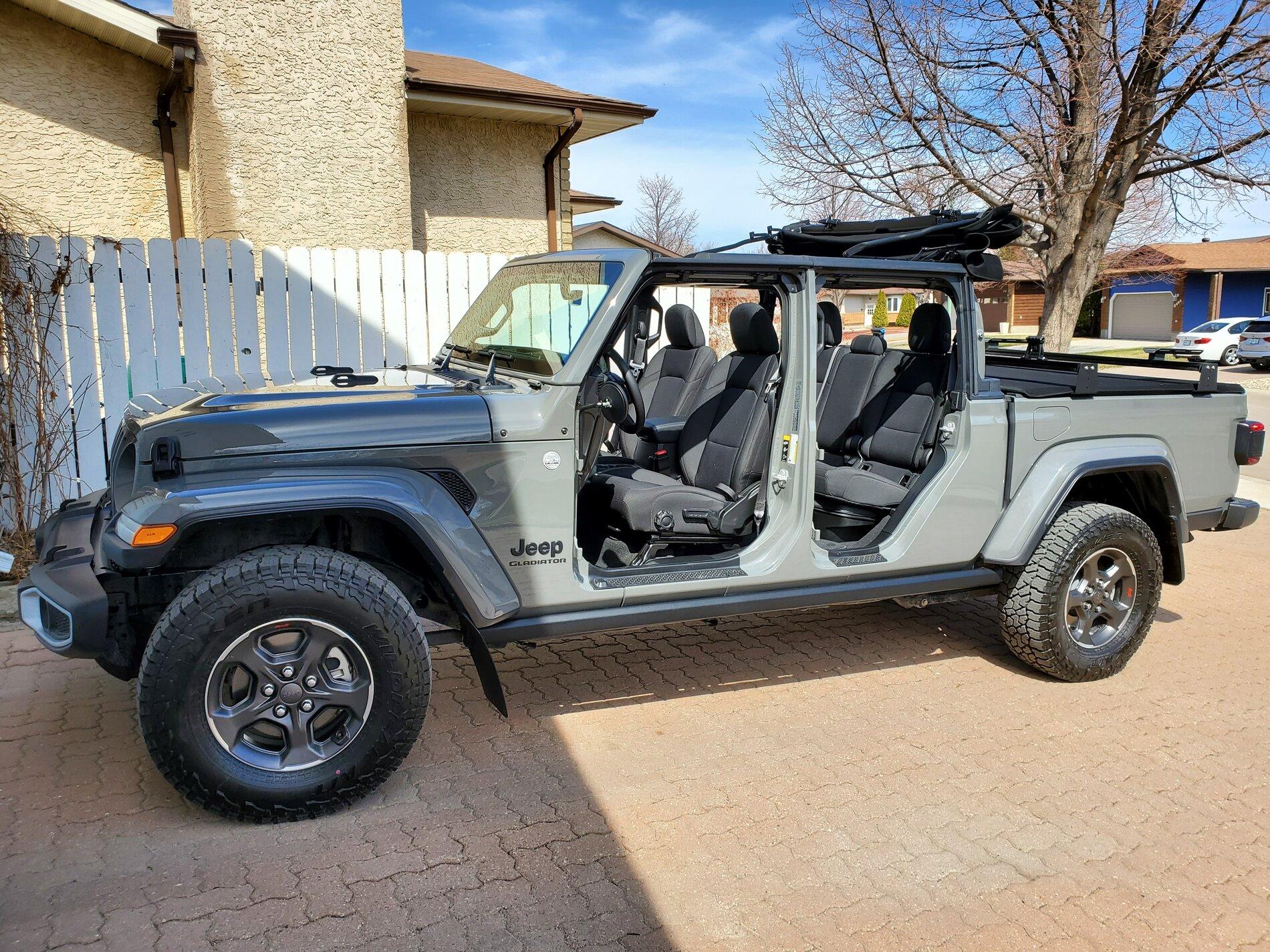 Jeep Gladiator Top off with soft top 20210430_141210