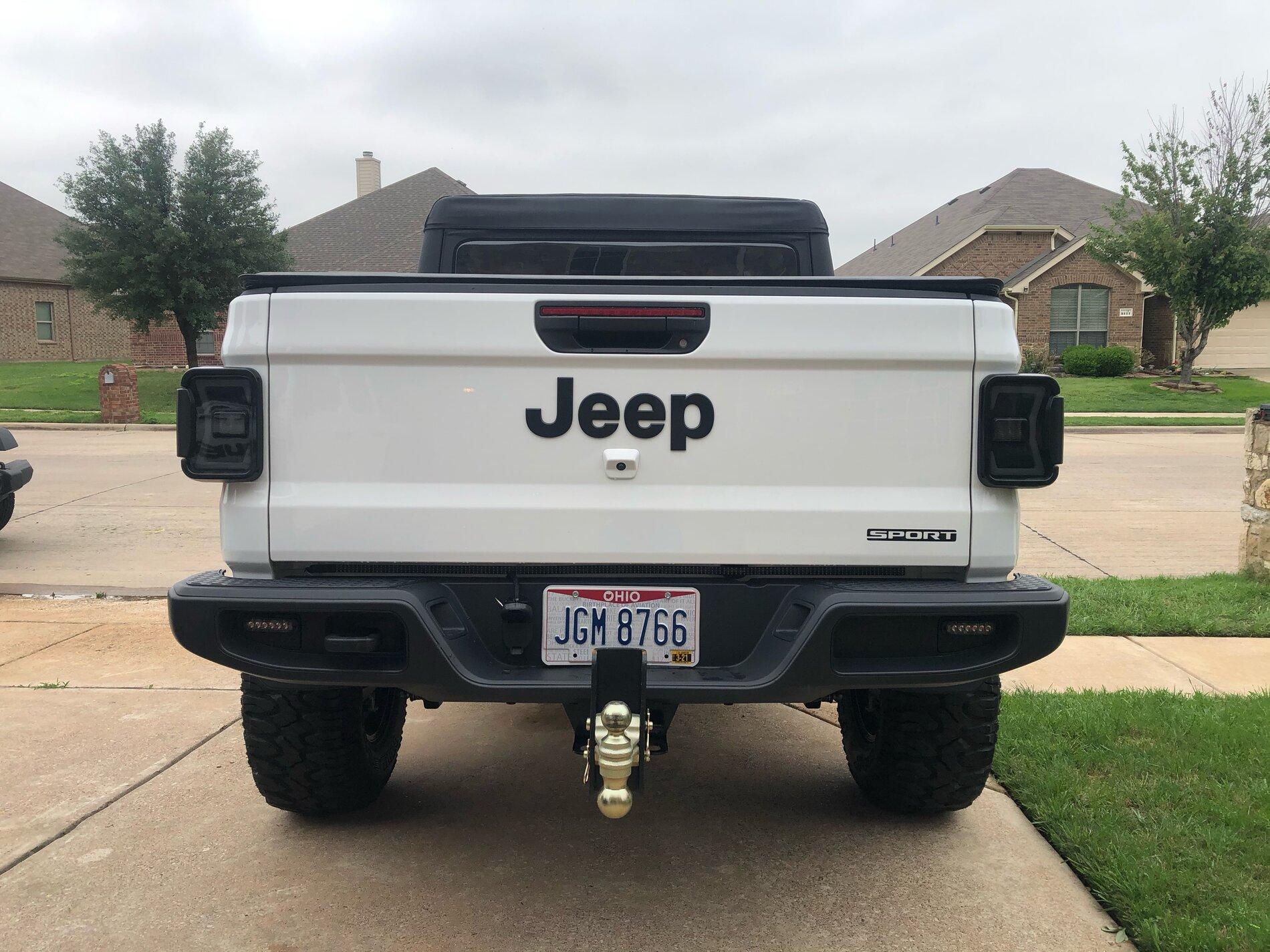 Jeep Gladiator Simple Rear Bumper Reflector Modification image0-1
