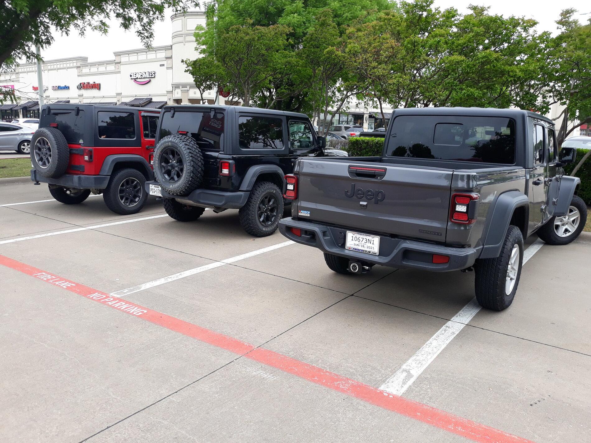 Jeep Gladiator Jeeps Parking Next To Jeeps 20210501_115514