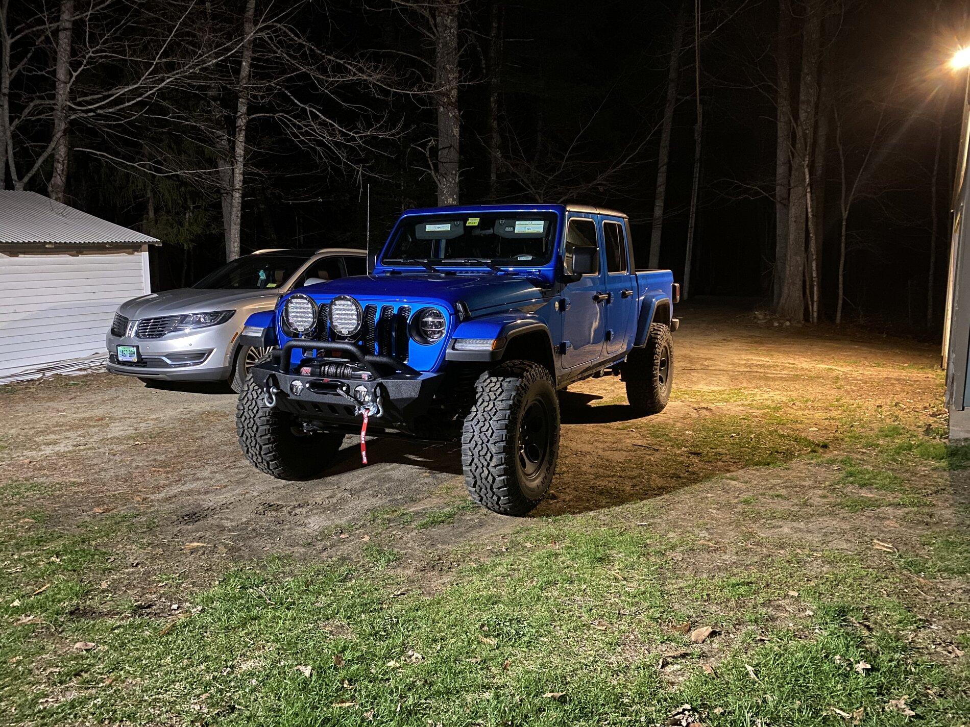 Jeep Gladiator HYDRO BLUE PEARL Gladiator JT Club 072BD7FC-6E09-4941-AAF2-A4CF593BA449
