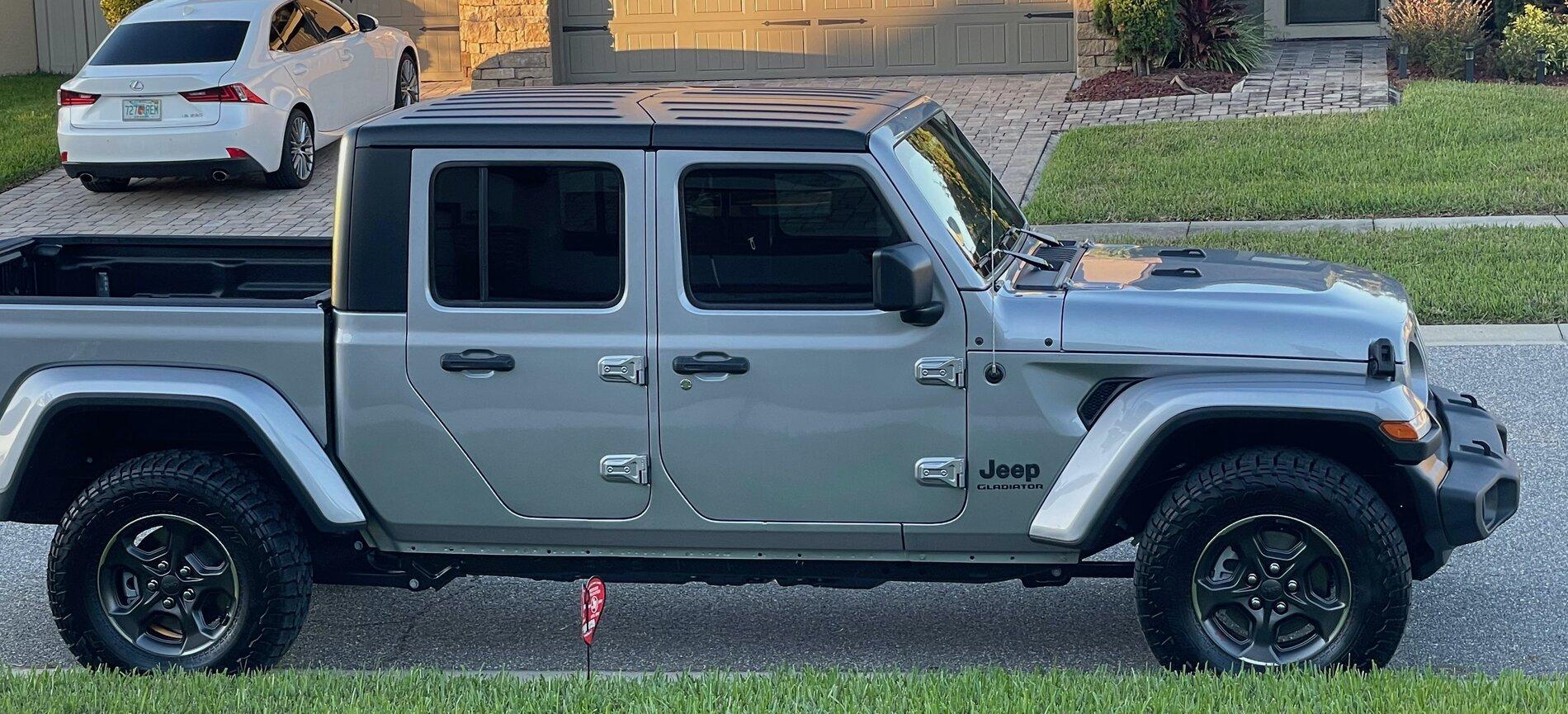 Jeep Gladiator Show me your sport and sport s with factory wheels and 33s. IMG_4157