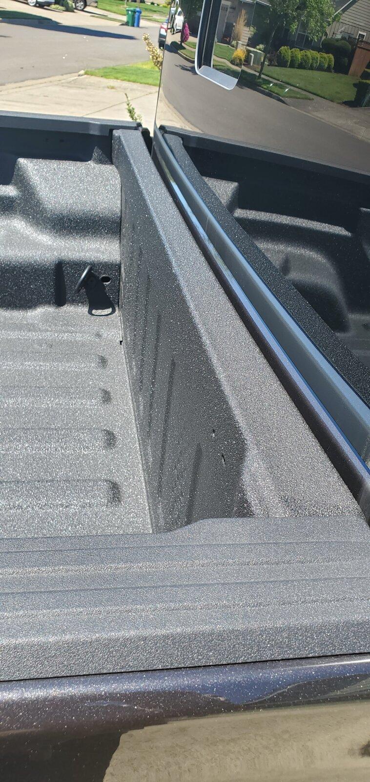 Jeep Gladiator Is there a trim piece for the bed rail behind the cab? 20210503_115415