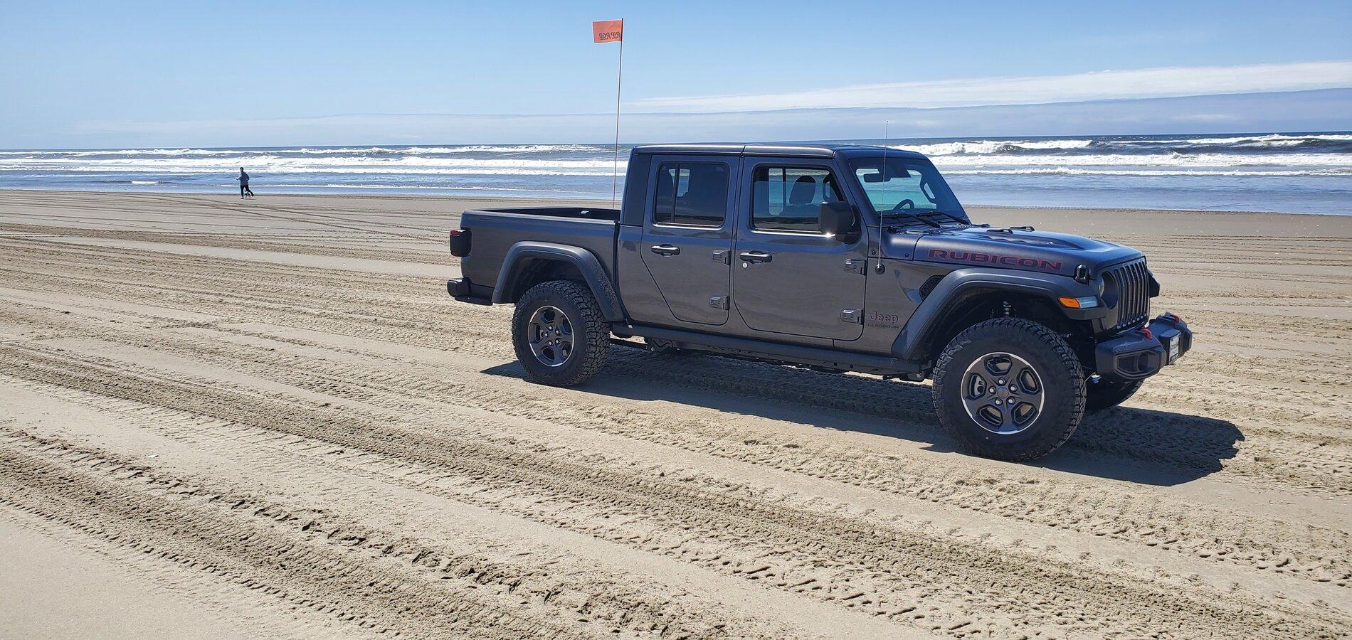 Jeep Gladiator At the beach 20210501_134416