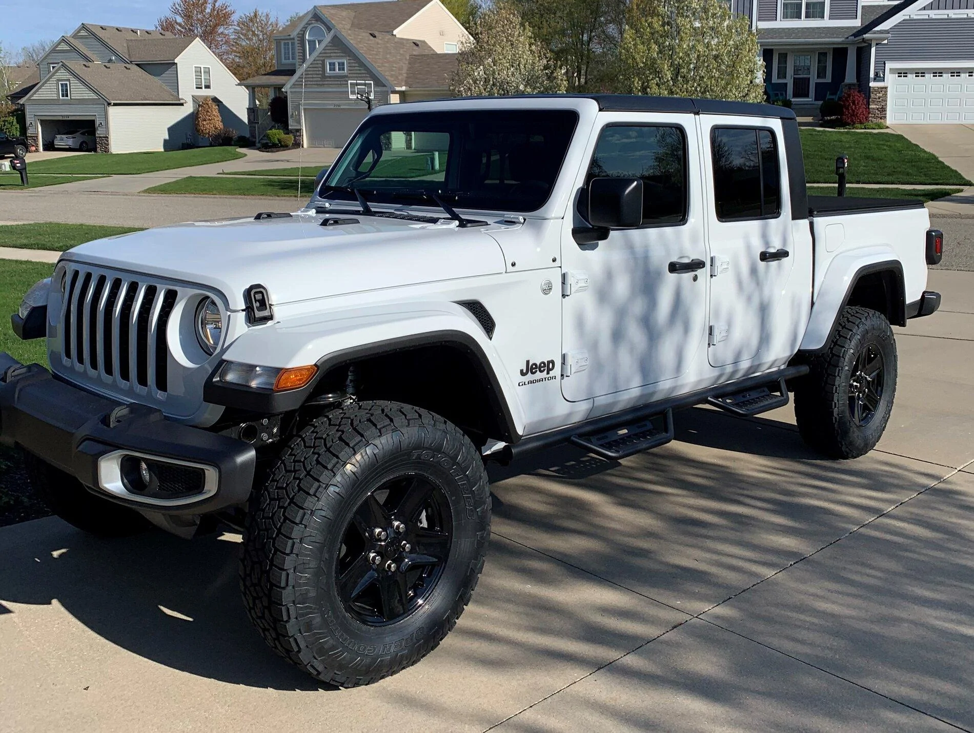 Jeep Gladiator Show me your sport and sport s with factory wheels and 33s. JT2 (2)