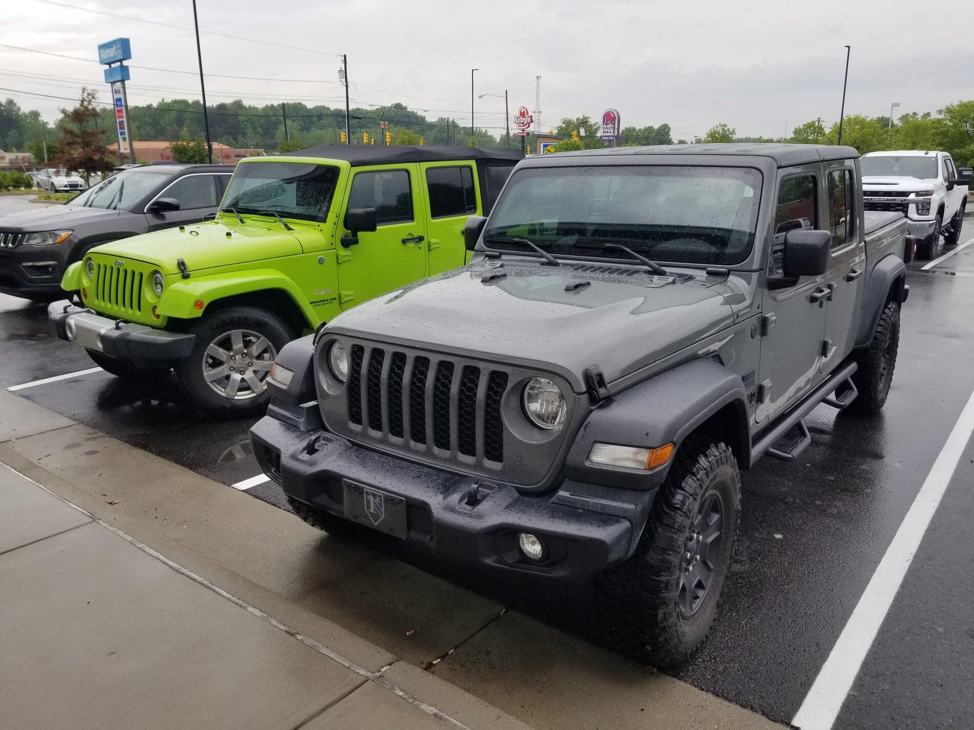 Jeep Gladiator Jeeps Parking Next To Jeeps 20210503_145230
