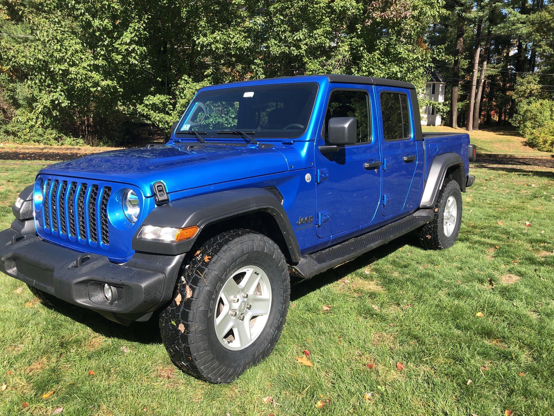 Jeep Gladiator Show me your sport and sport s with factory wheels and 33s. 62628ABB-BD52-4F64-9CAF-4159AD157359
