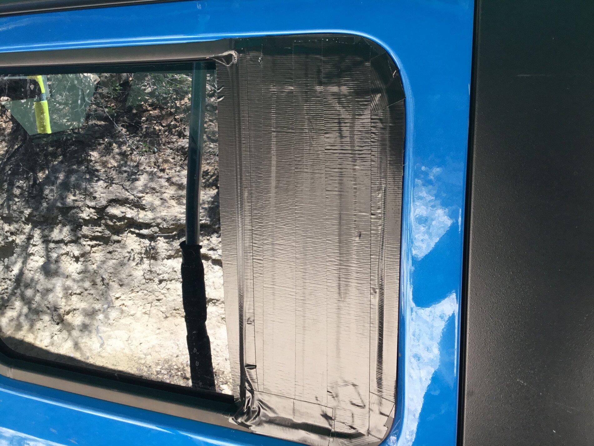 Jeep Gladiator Do not break your vent window to get in image