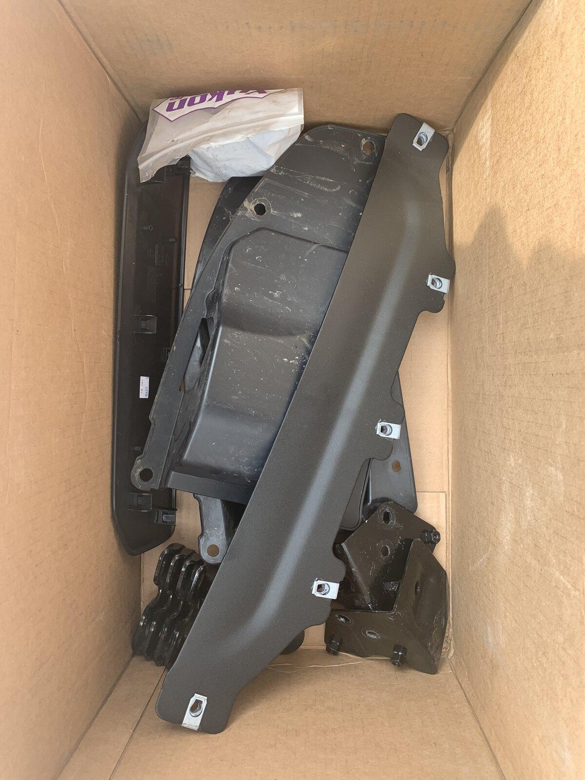 Jeep Gladiator Rubicon Bumper, metal skid plate AND factory Rubicon rock rails AND factory hardtop panels bag 2A2554EC-D940-4BC4-84DE-2873A7EE6650