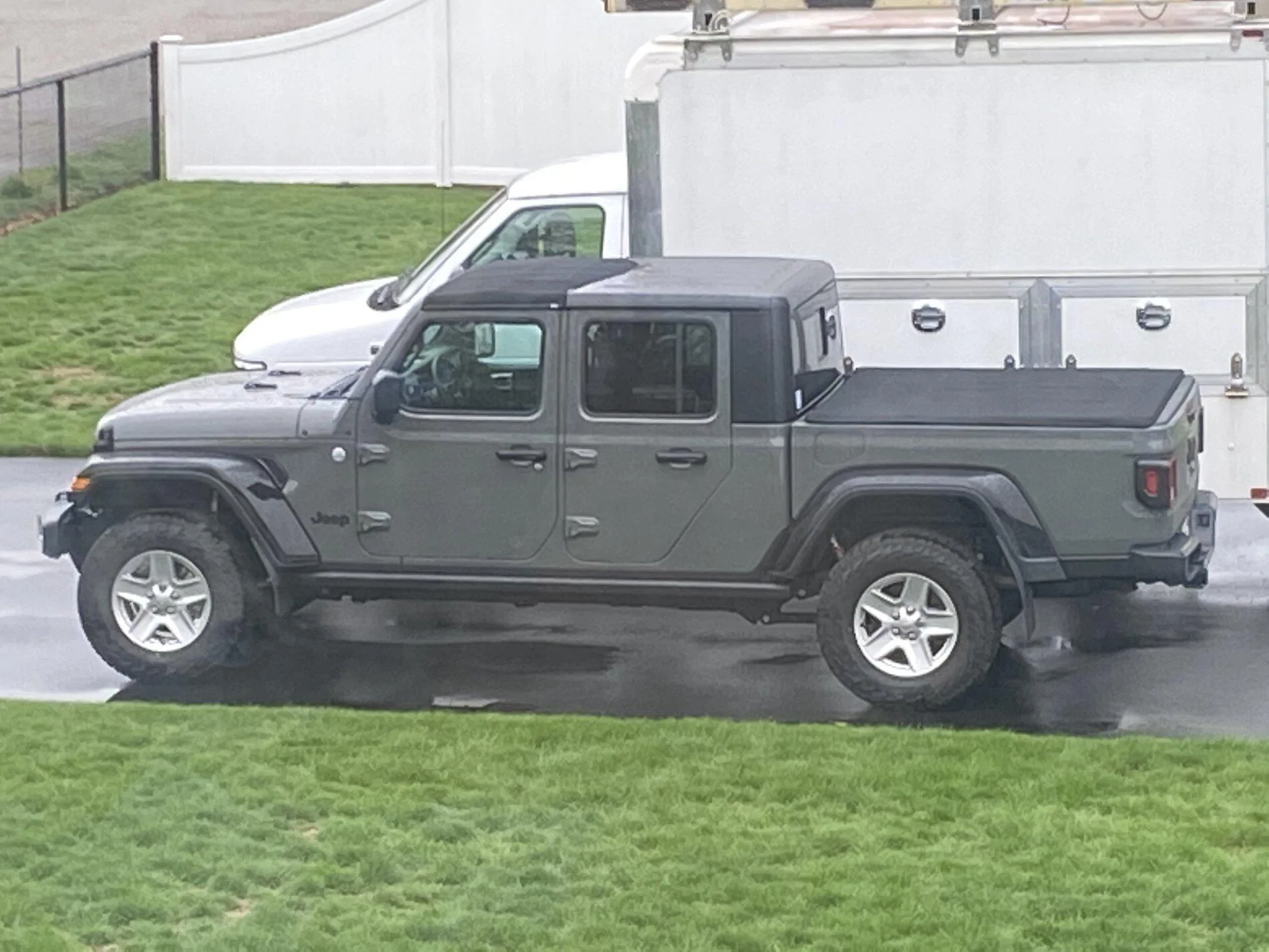 Jeep Gladiator Show me your sport and sport s with factory wheels and 33s. FDDB4888-3844-4BC0-A3E3-B2C65C0D2A57