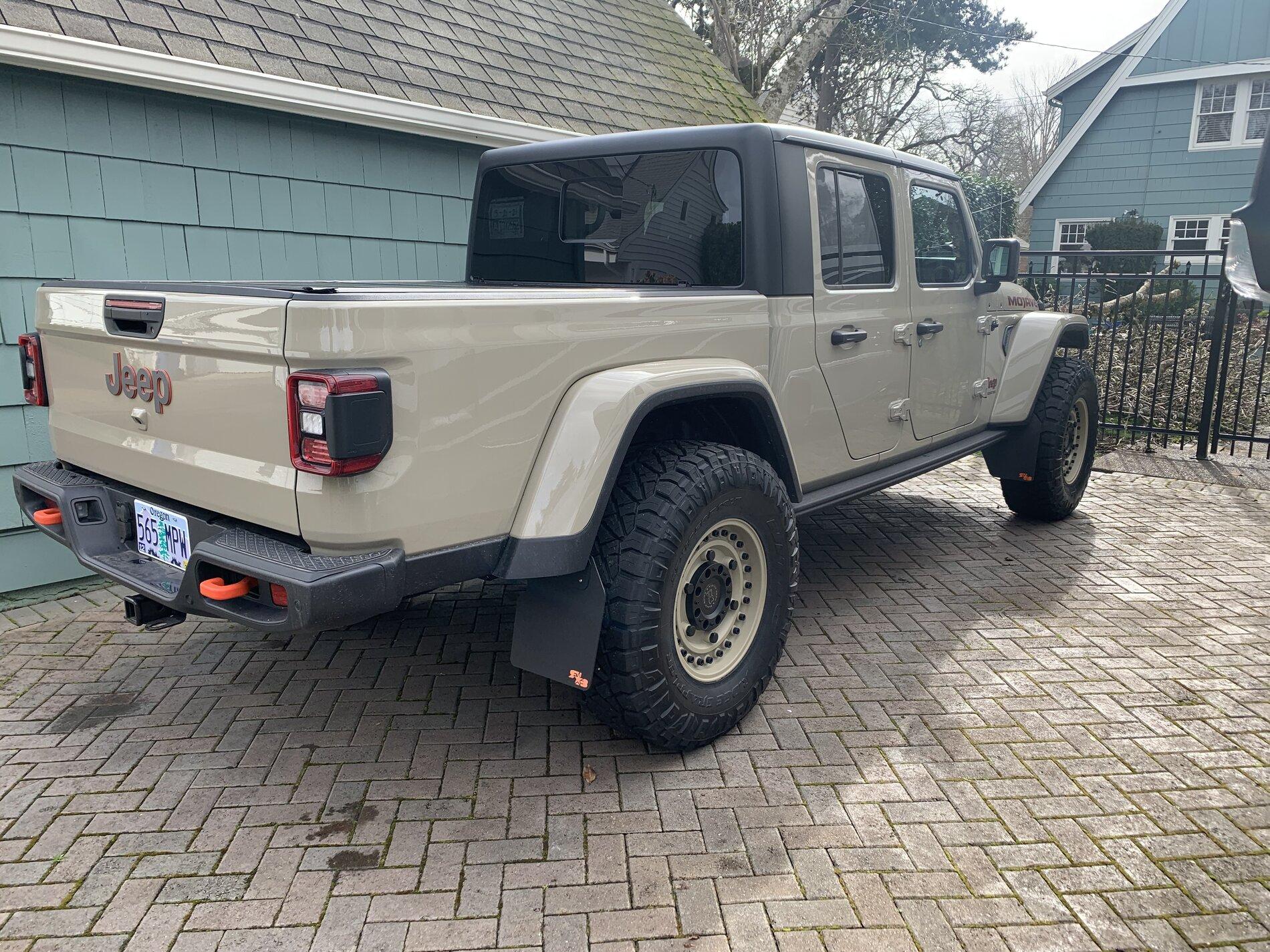 Jeep Gladiator Stock Mojave w/ 37s Thread 112C6902-2F01-4B92-A7CE-F4437AF49D8F