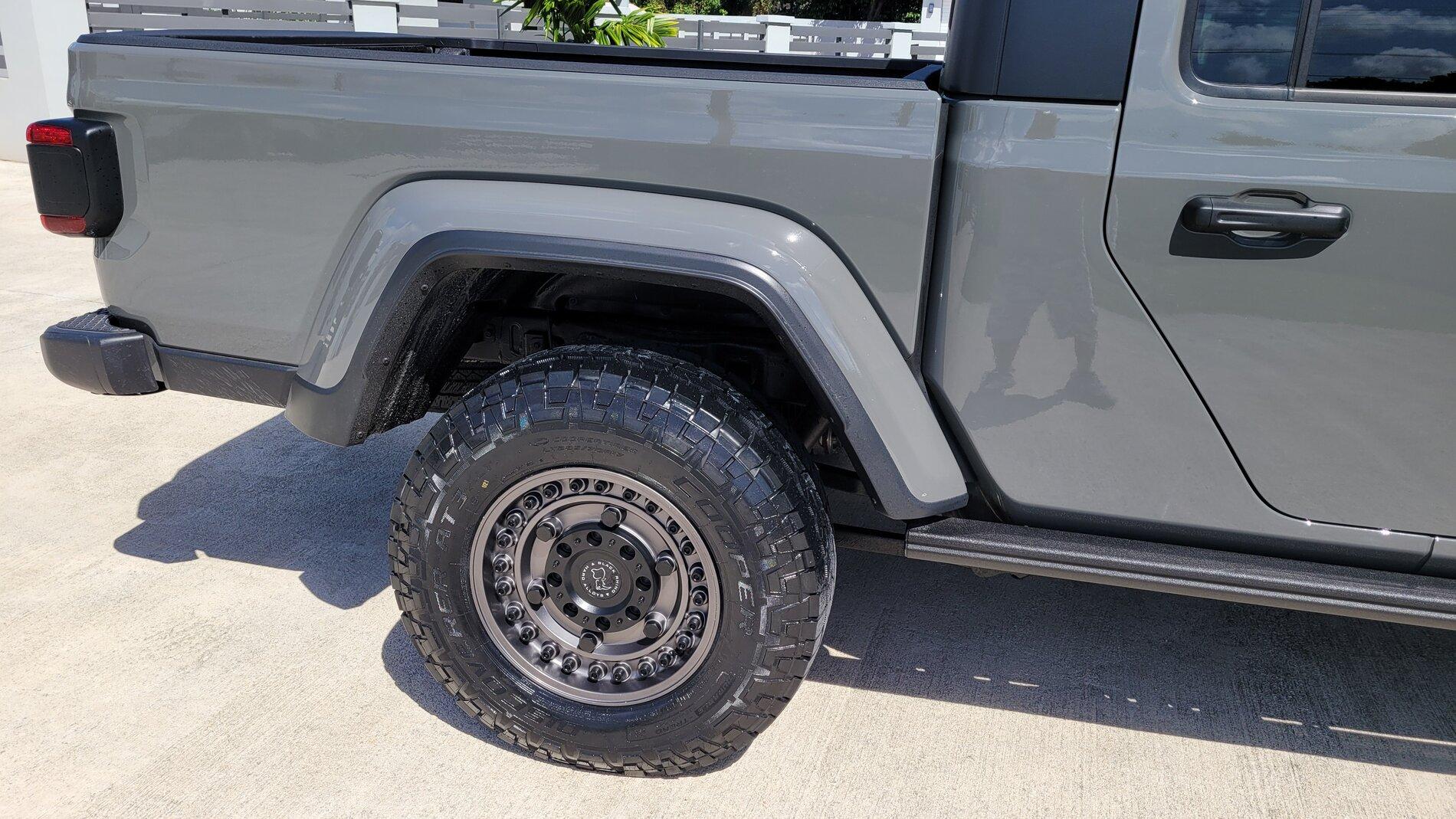 Jeep Gladiator Sting-Gray owner... show me your gray wheels 20210505_145344
