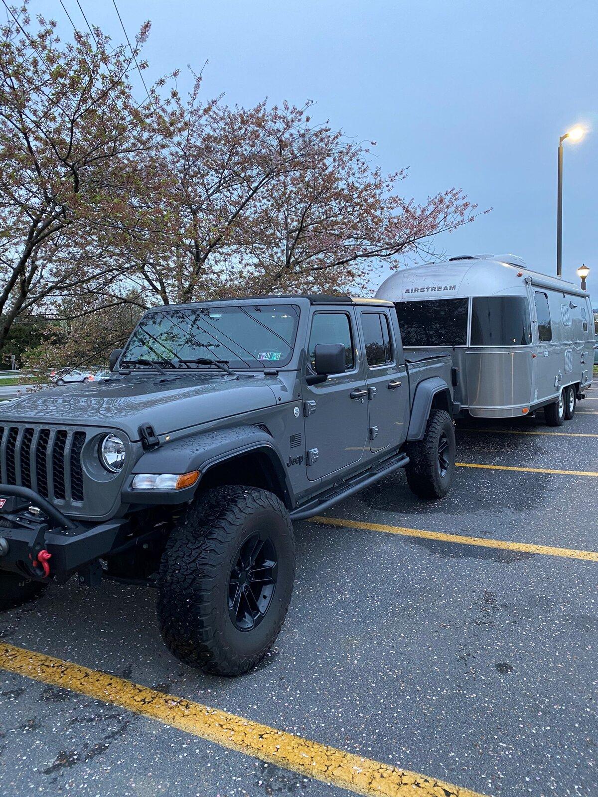 Jeep Gladiator RV Towing trailer