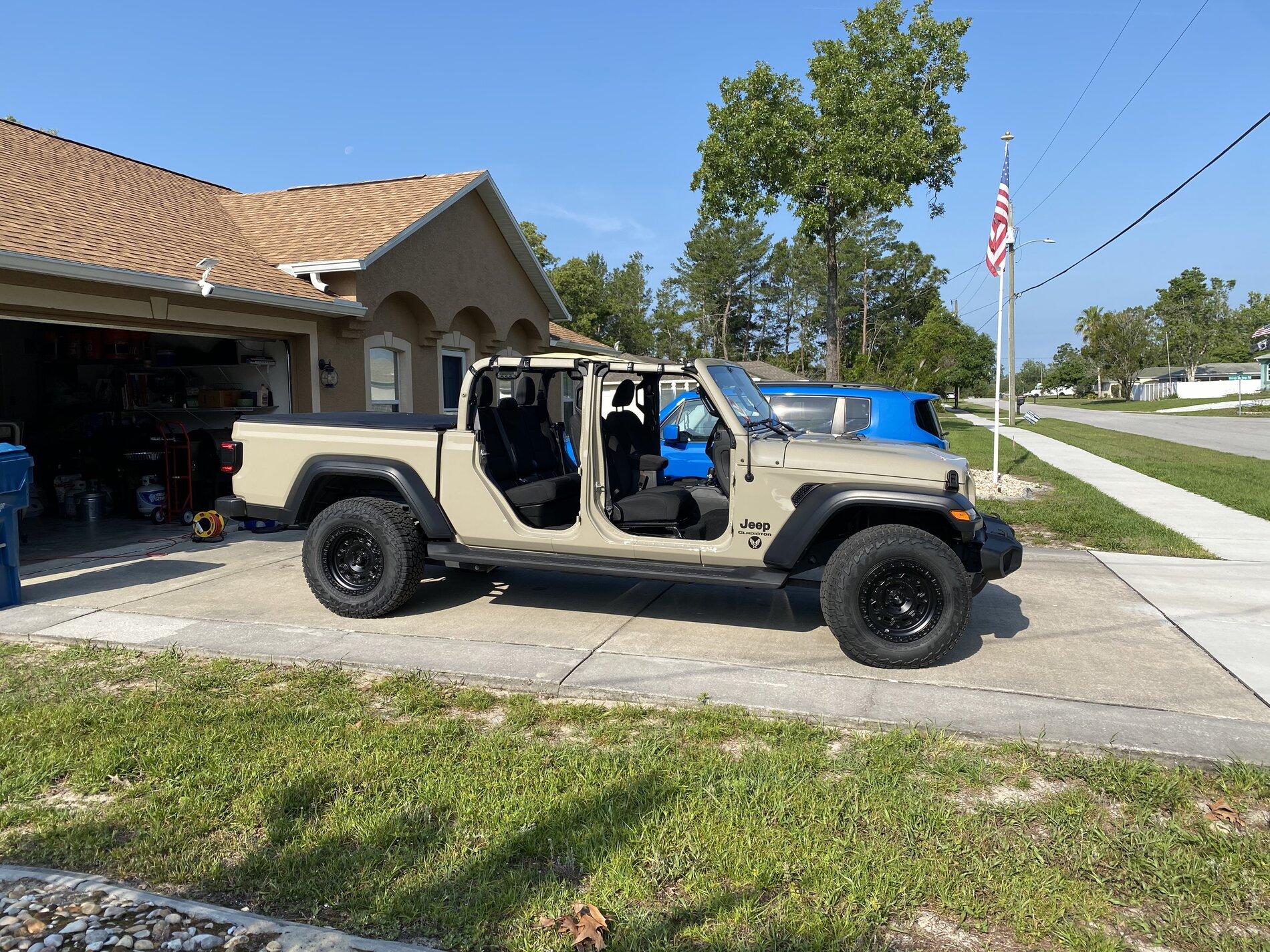 Jeep Gladiator Pictures of 33s and 35s 382FA792-E954-4F01-8B22-5F356BF2D242