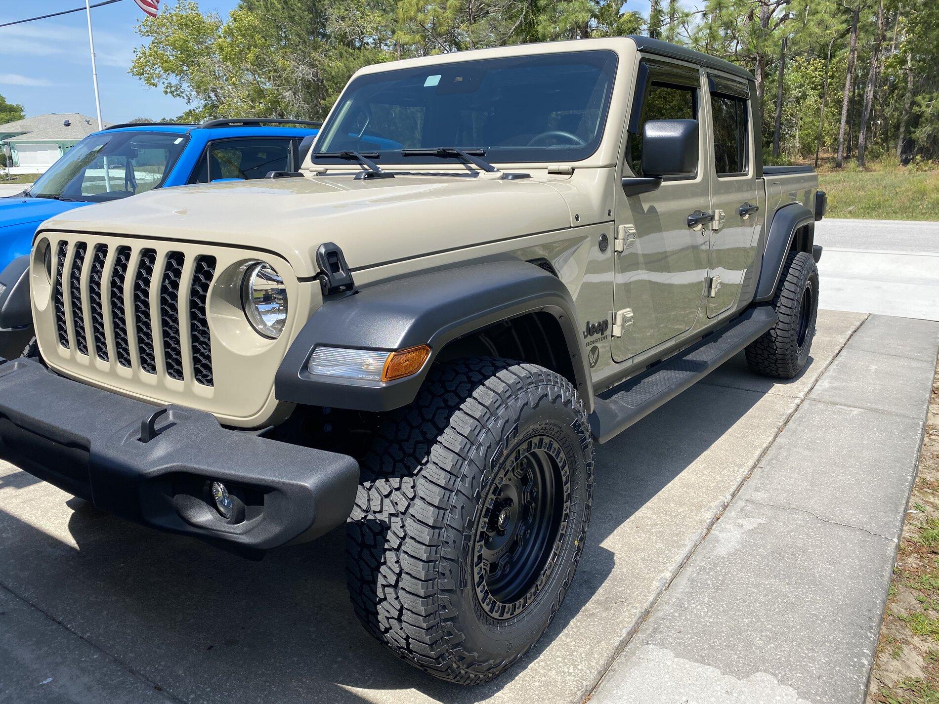Jeep Gladiator Pictures of 33s and 35s 60619301-4E62-44E3-AAF9-4F503F76A162