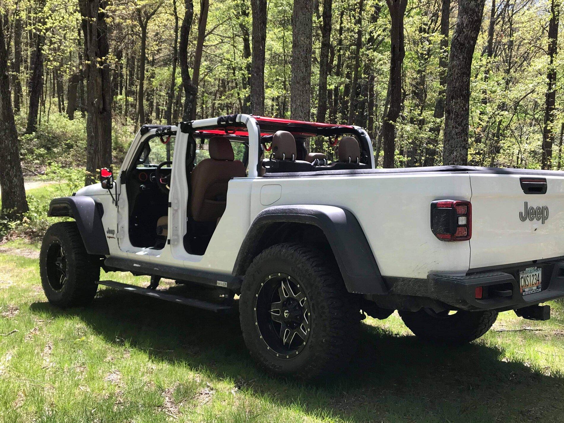 Jeep Gladiator Amp Power Step XL's received_537404577425208
